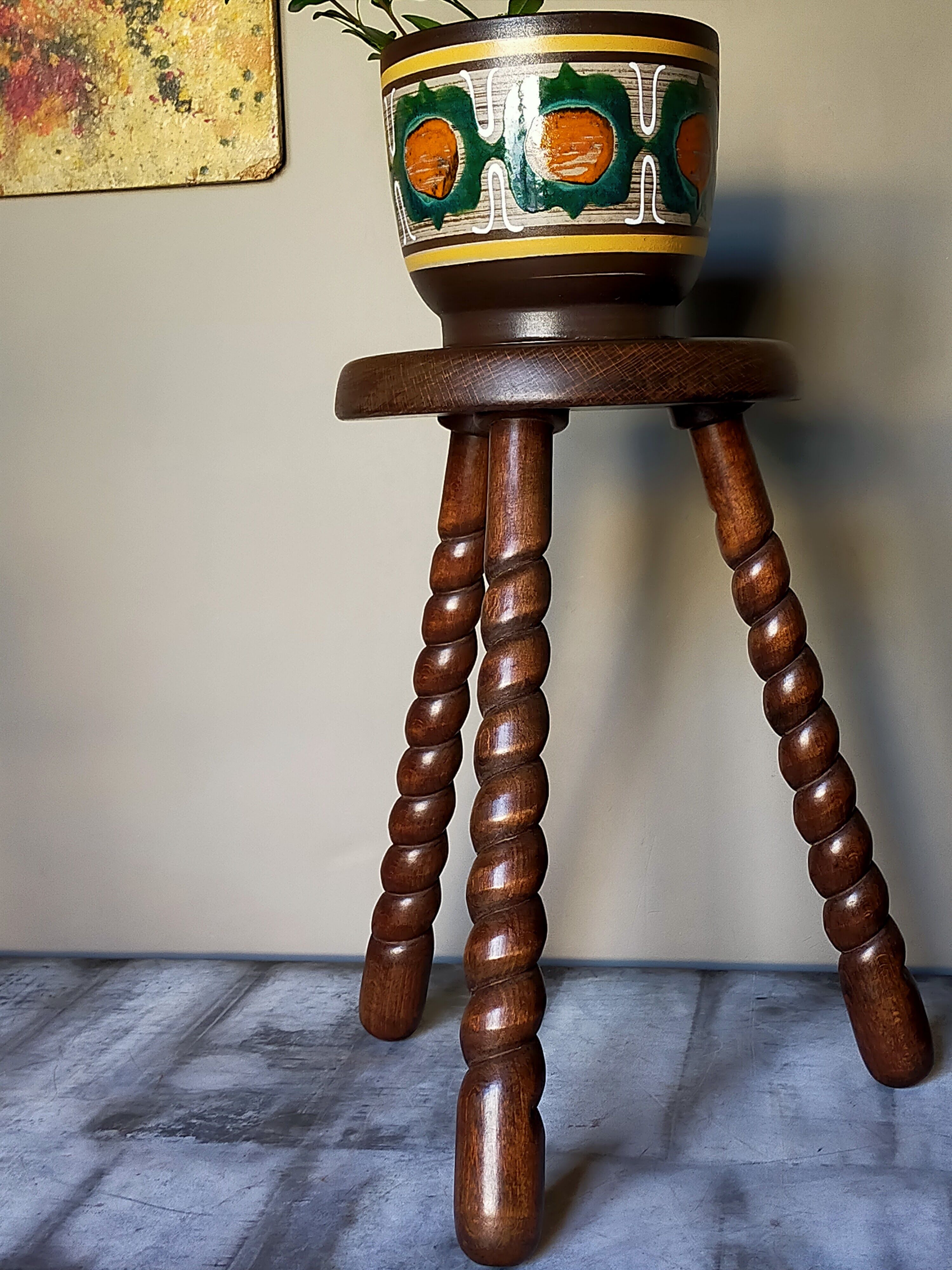 Vintage tripod stool in solid wooden twisted feet