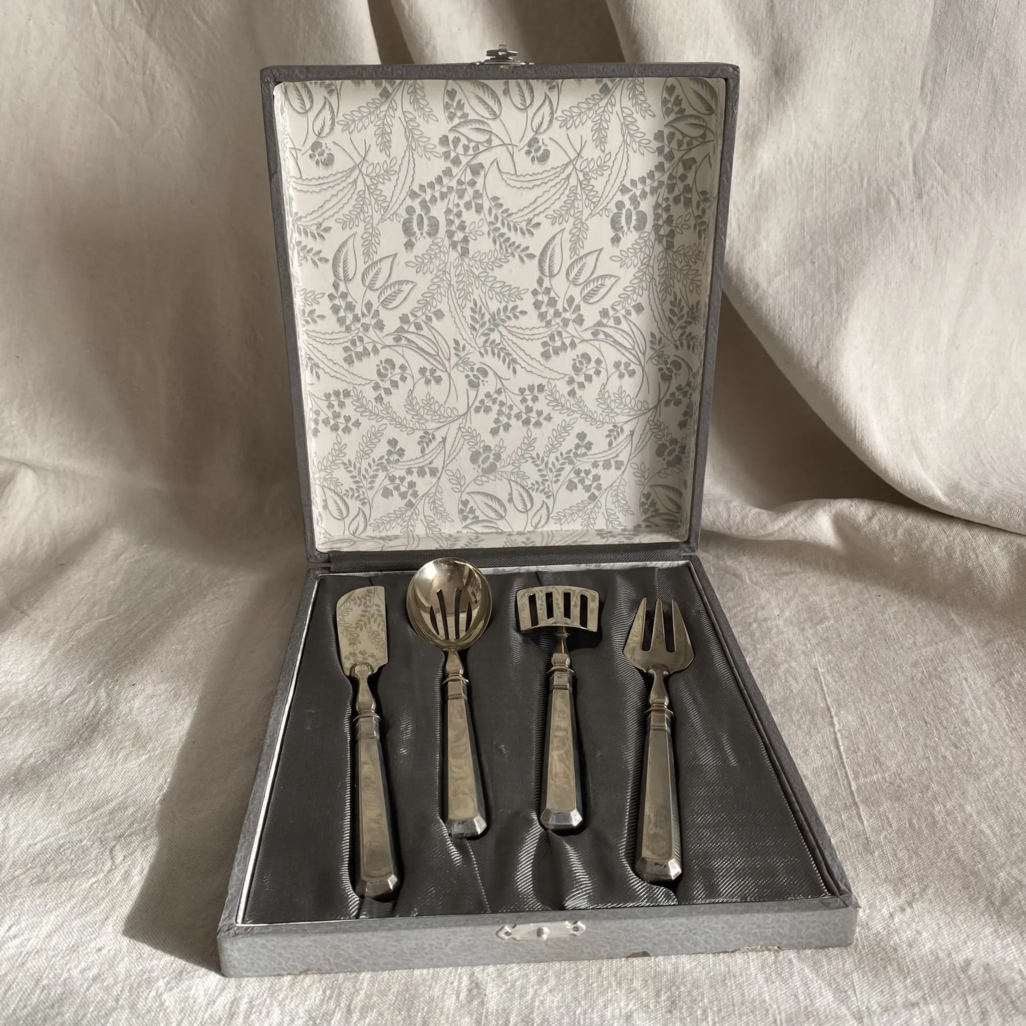 Box set for petits fours silverware Maison Ercuis