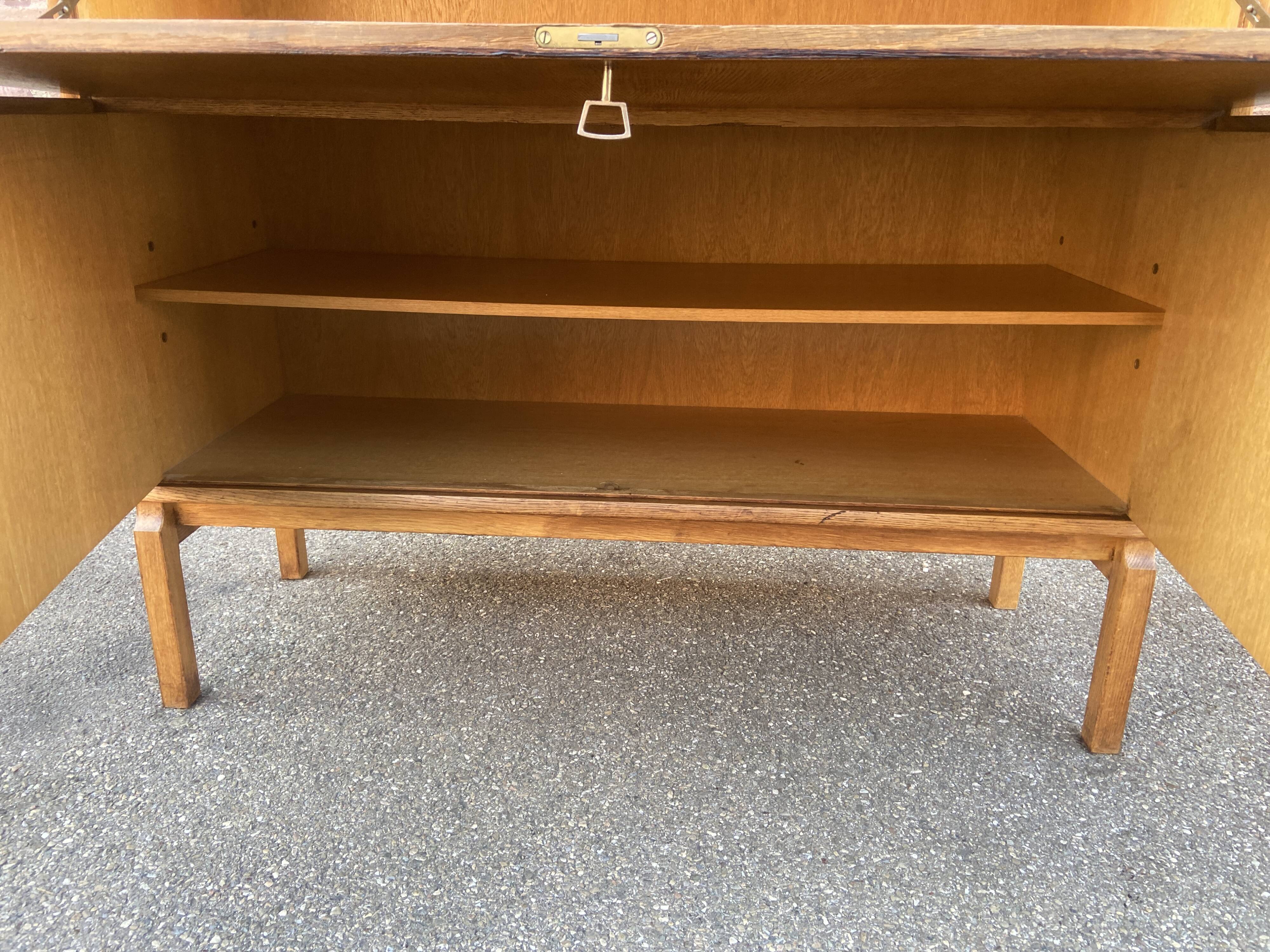 Scandinavian secretary