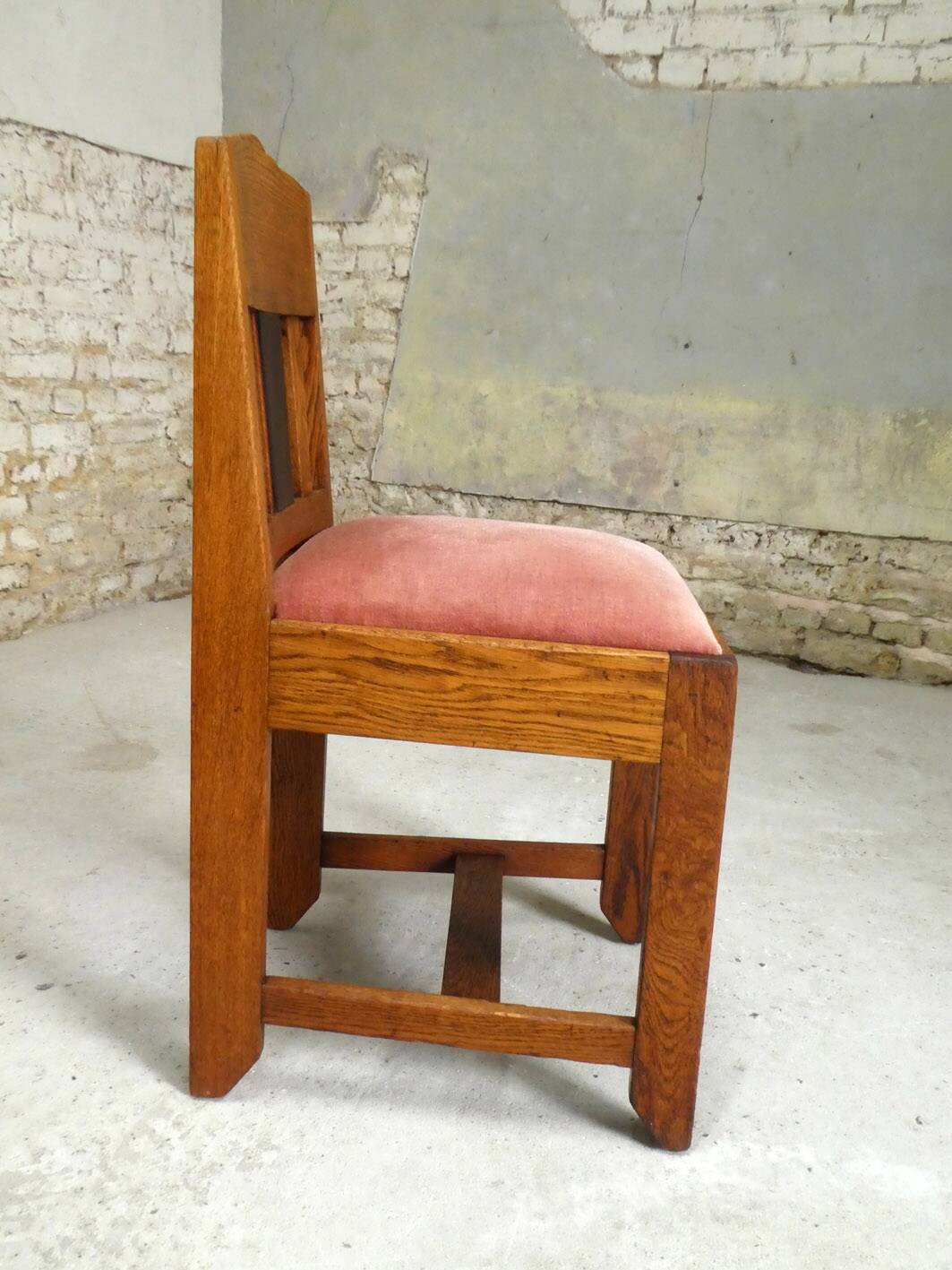 Oak chair of the Amsterdam School, 1930