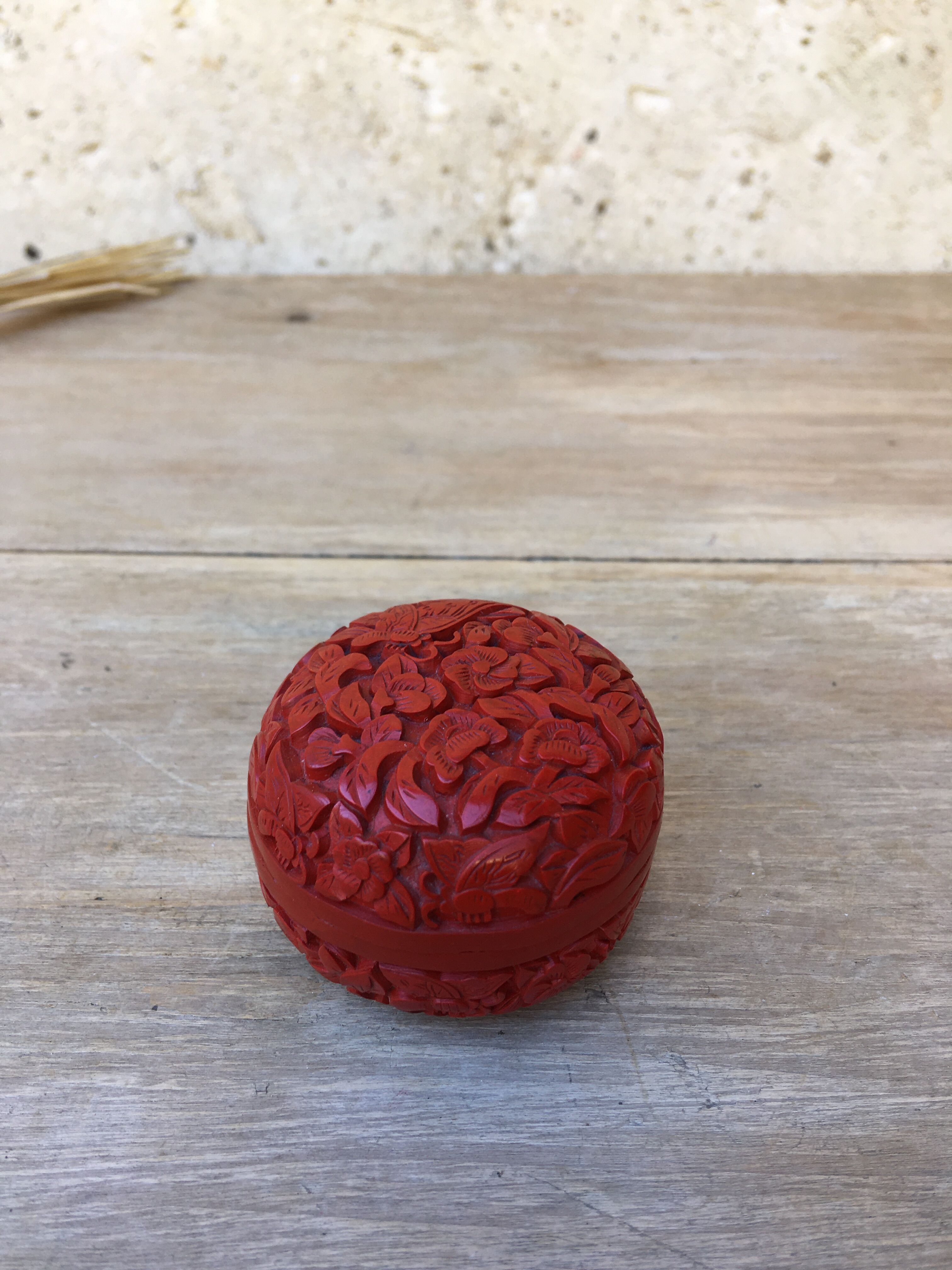 Carved lacquer inkwell