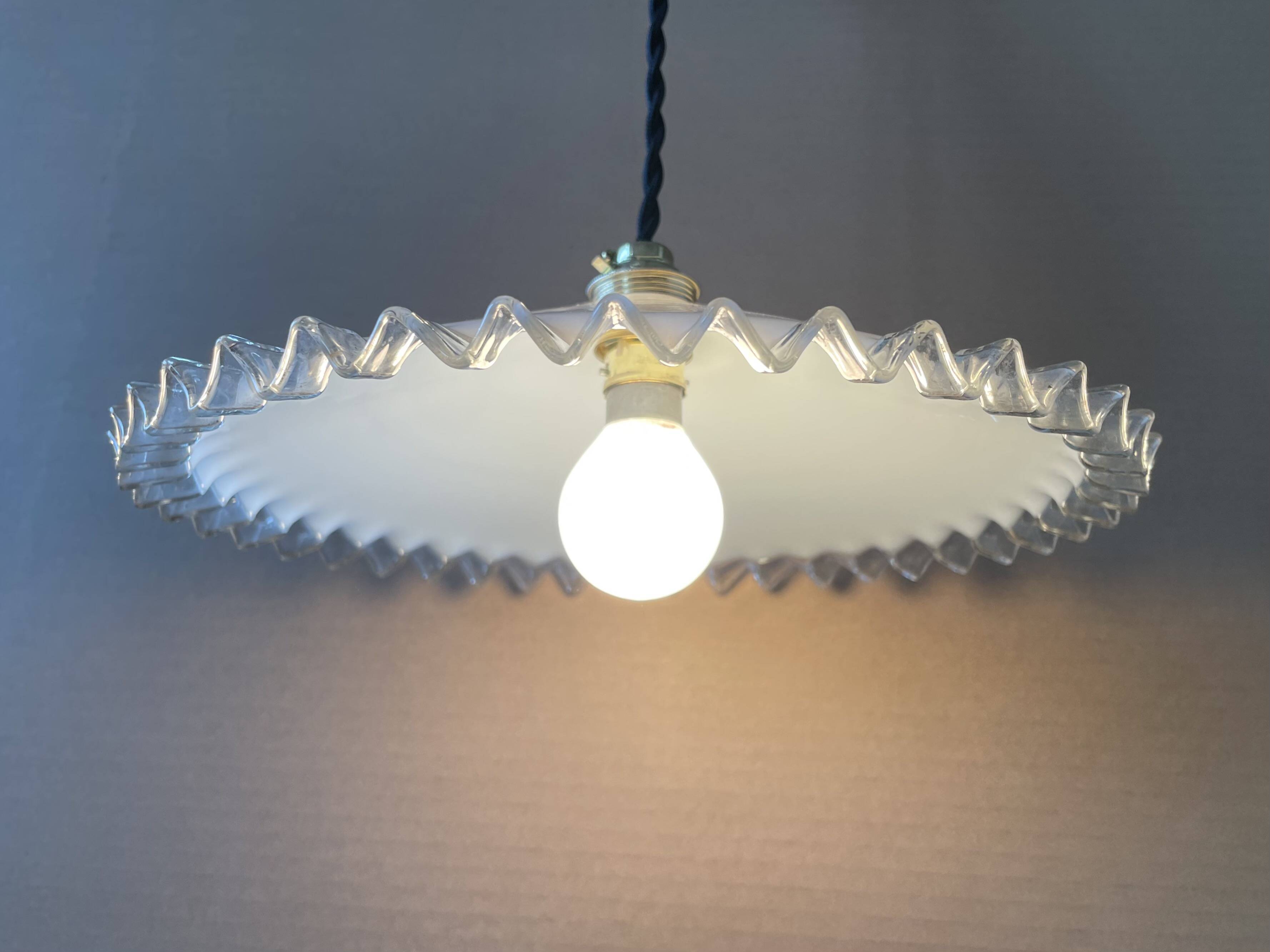 Suspension opaline ancienne