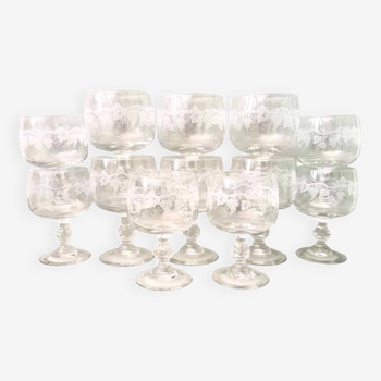 Set of 12 Alsatian crystal engraved wine and aperitif glasses