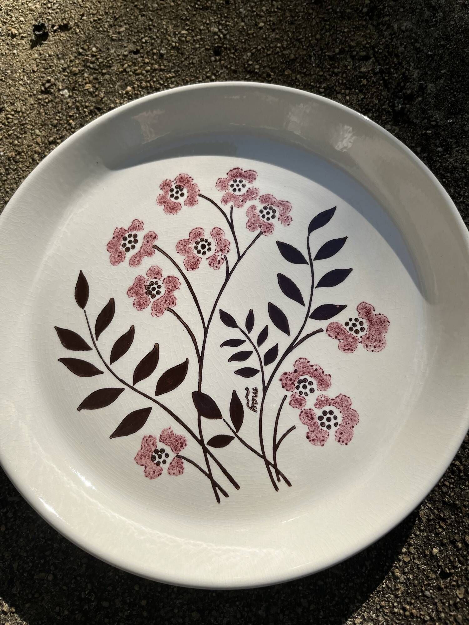 2 large vintage plates 24 cm flower pattern manufacture May