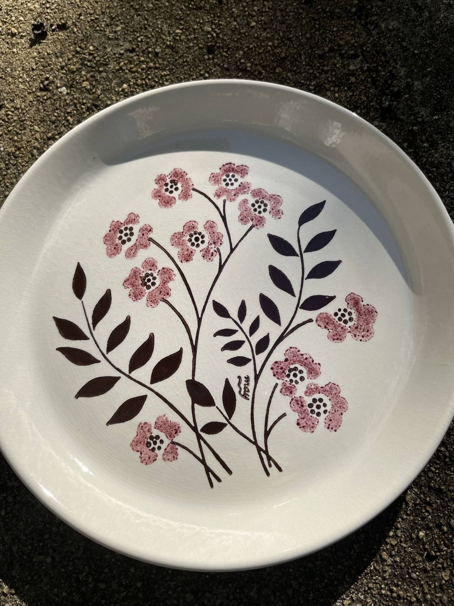 2 large vintage plates 24 cm flower pattern manufacture May