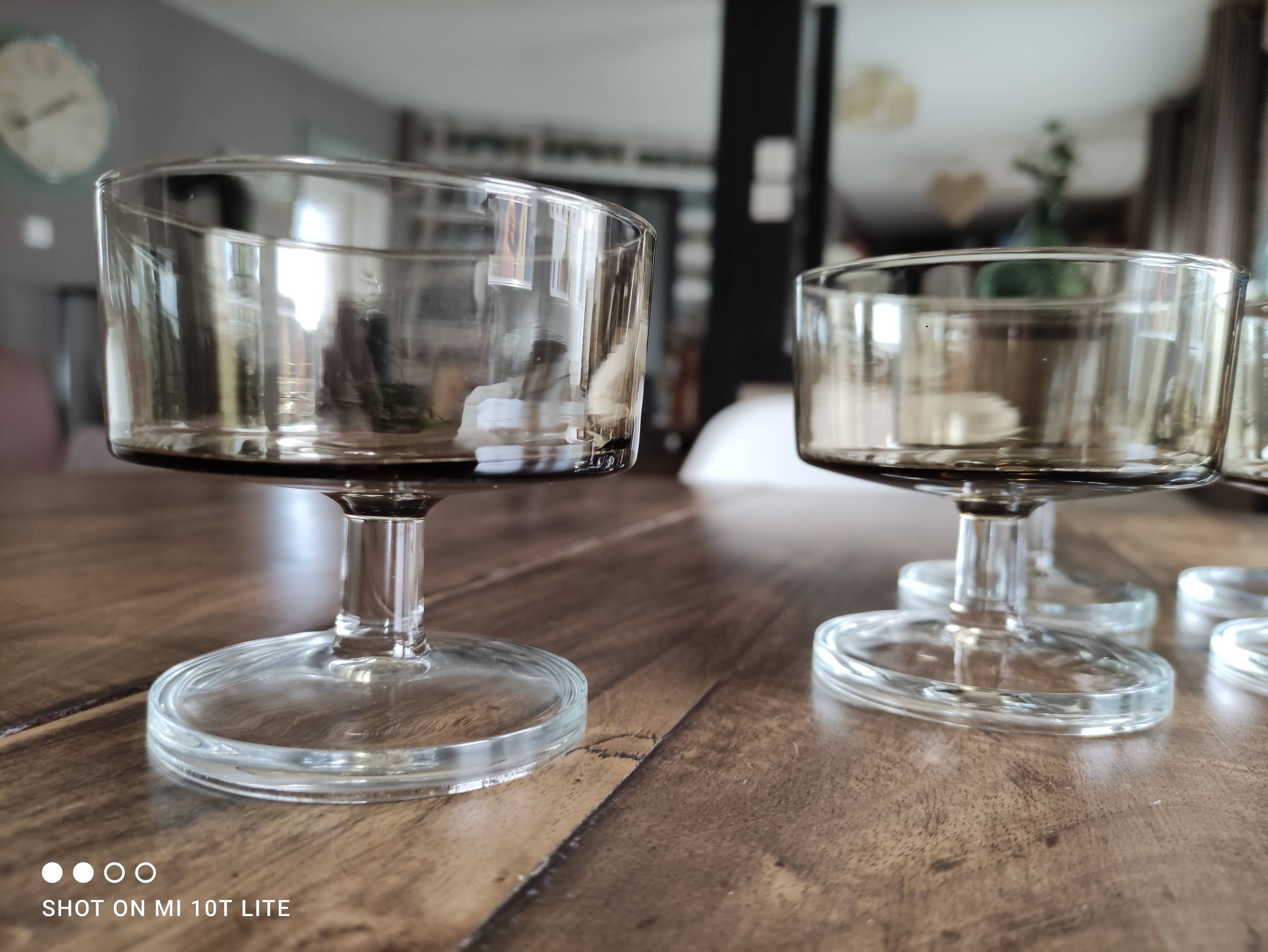 Lot de 5 coupes à champagne vintage Luminarc modèle Suède buvant en verre fumé