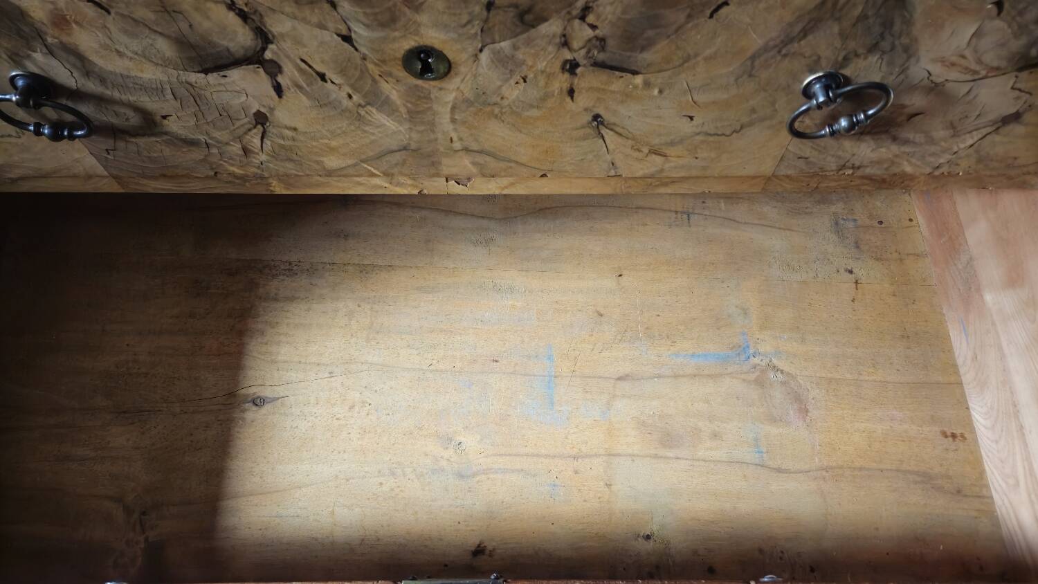 Louis Philippe style chest of drawers in light walnut, 20th century