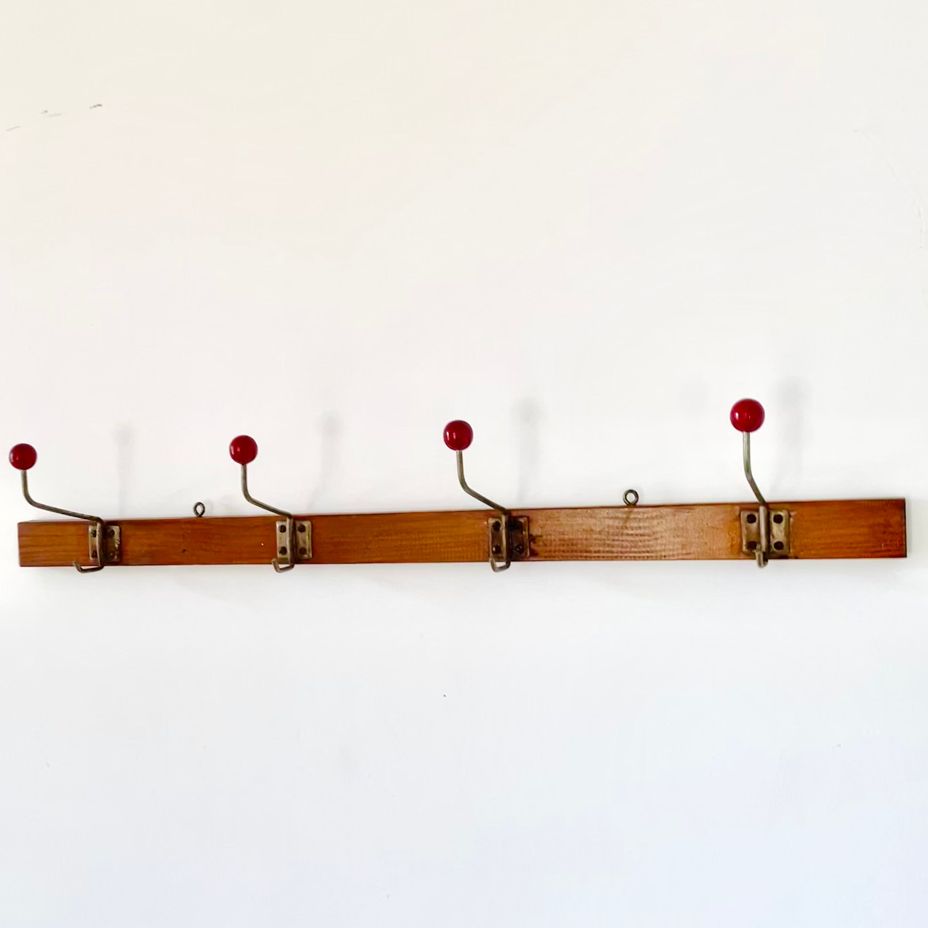 School-type coat rack