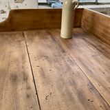 Trading counter central island pine