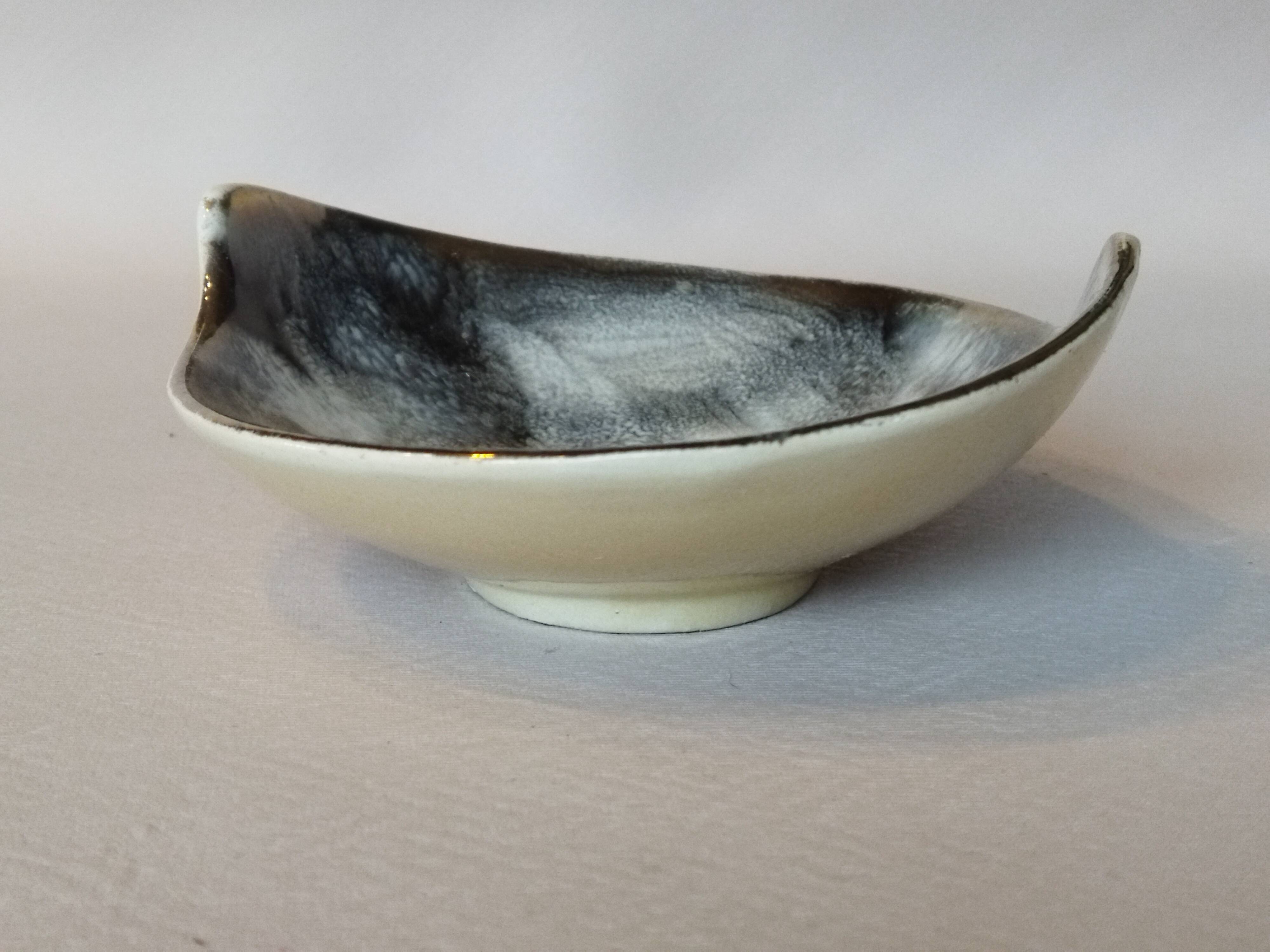 Ceramic pocket tray