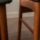 Ensemble de 6 chaises de salle à manger danoises des années 50 · Teck et Skai noir