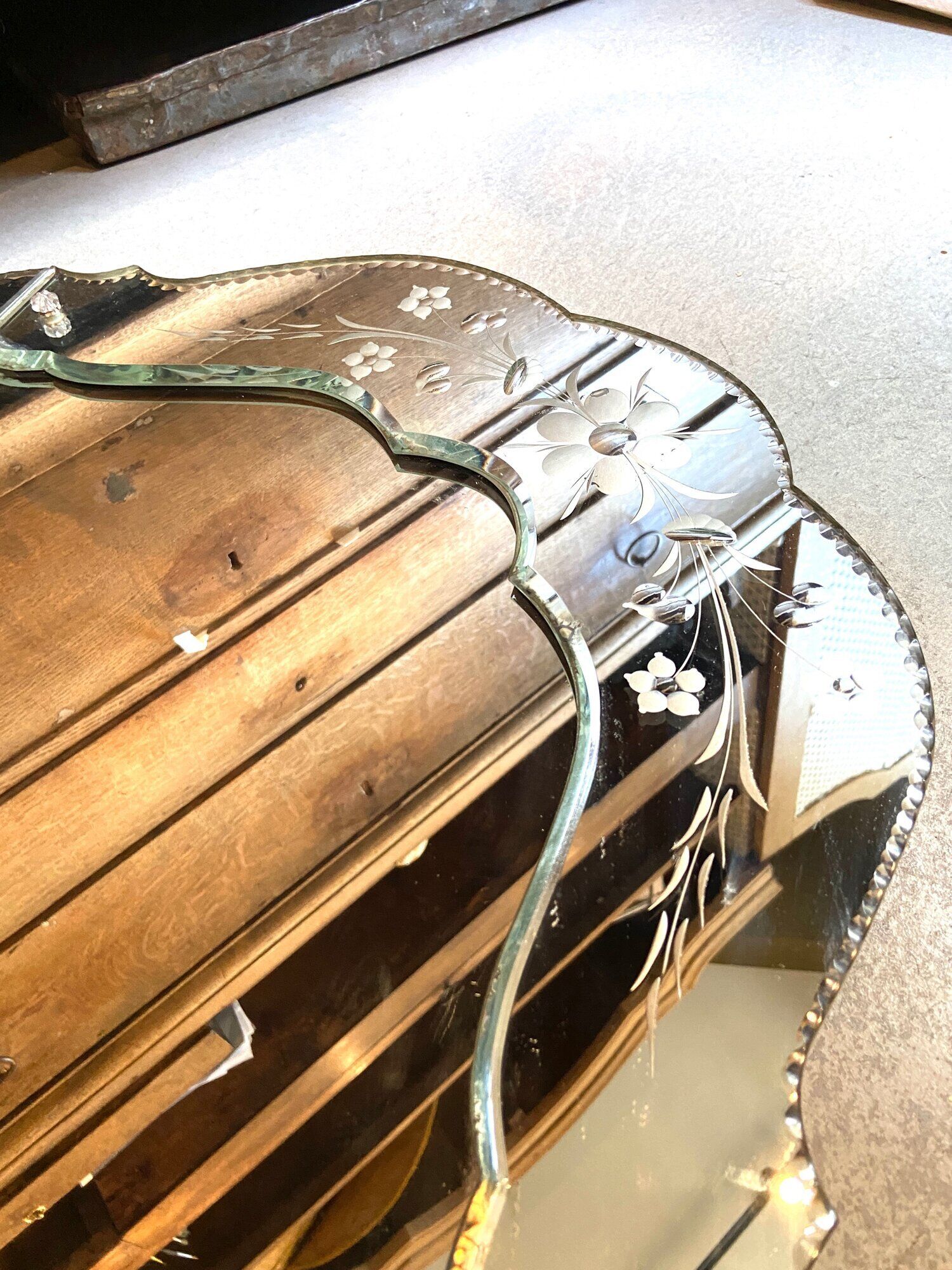 Venetian mirror 84 x 58 cm