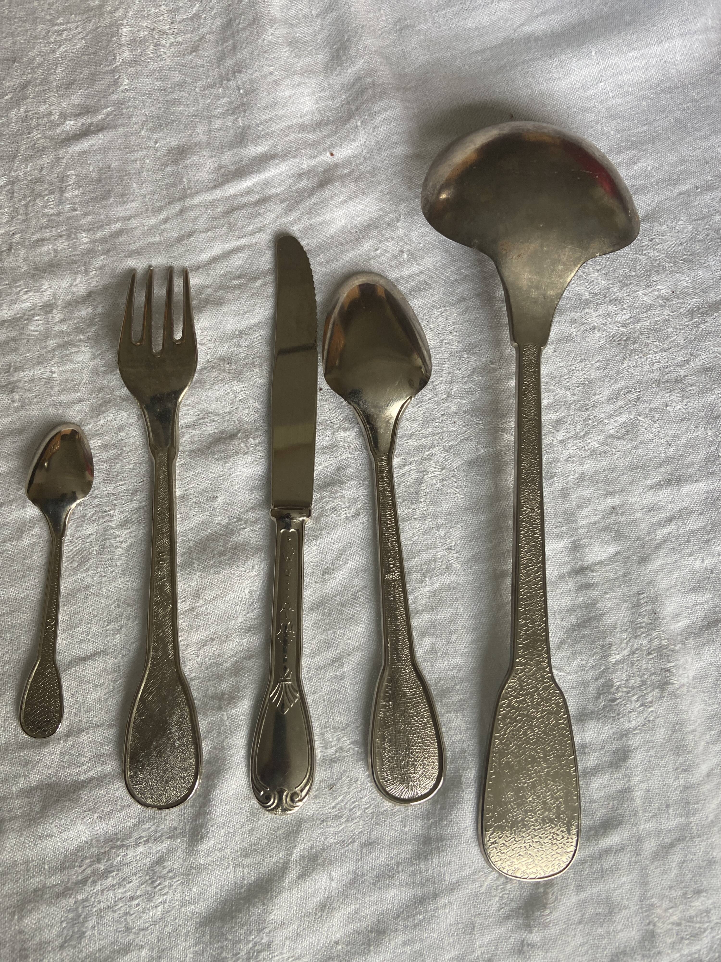 Stainless steel cutlery set