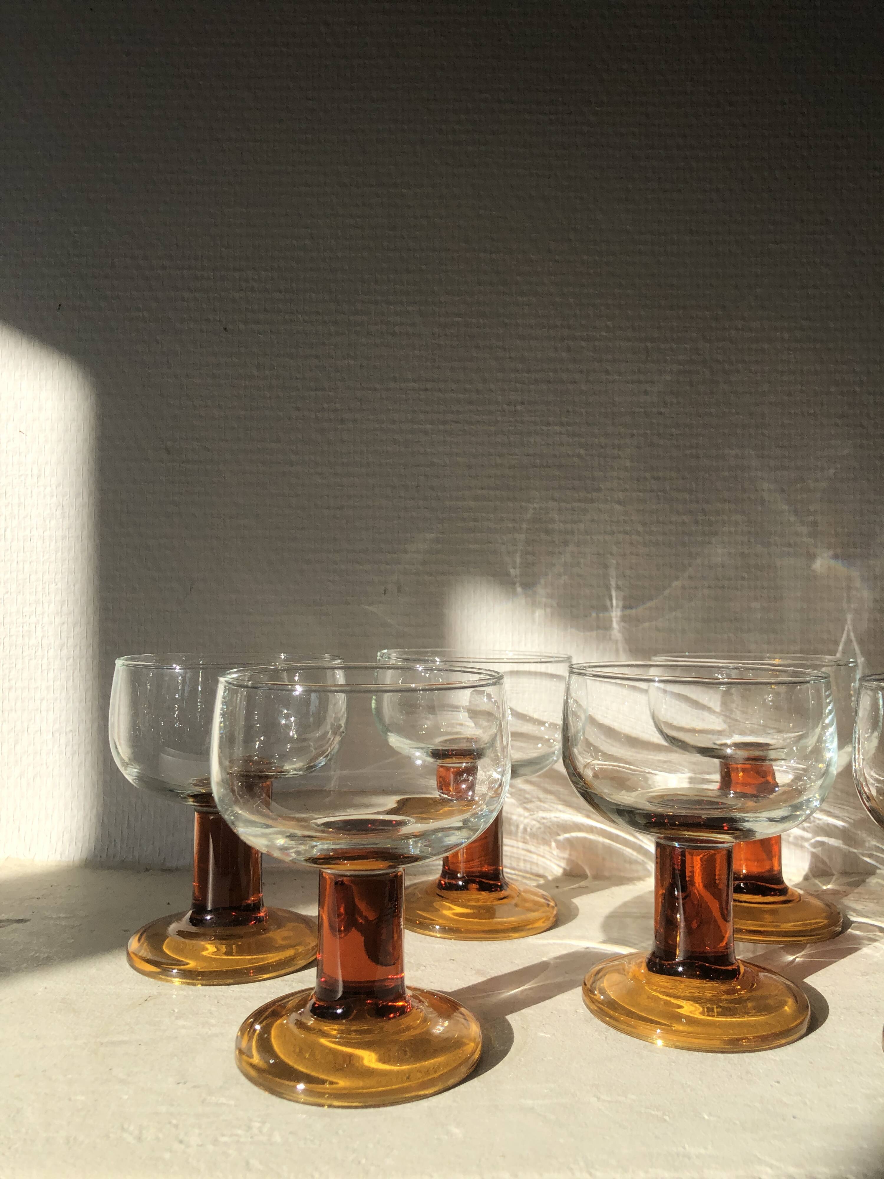 Lot of 9 glasses/cups from the 70s with amber feet