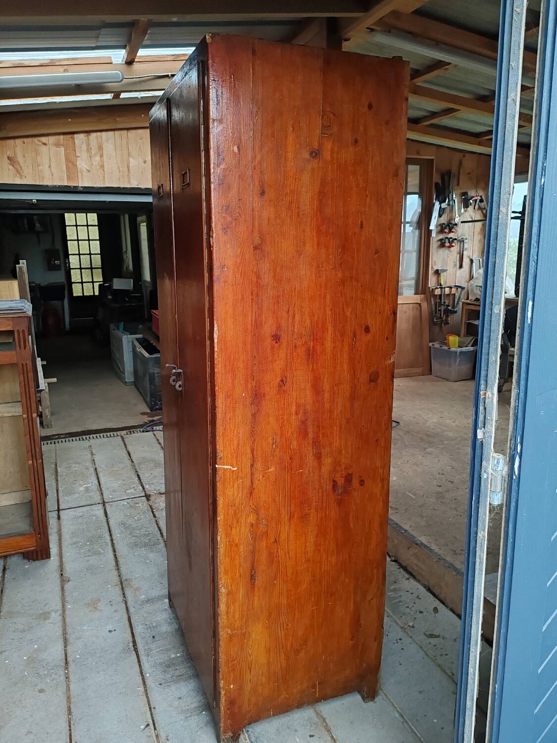 Armoire vestiaire en bois