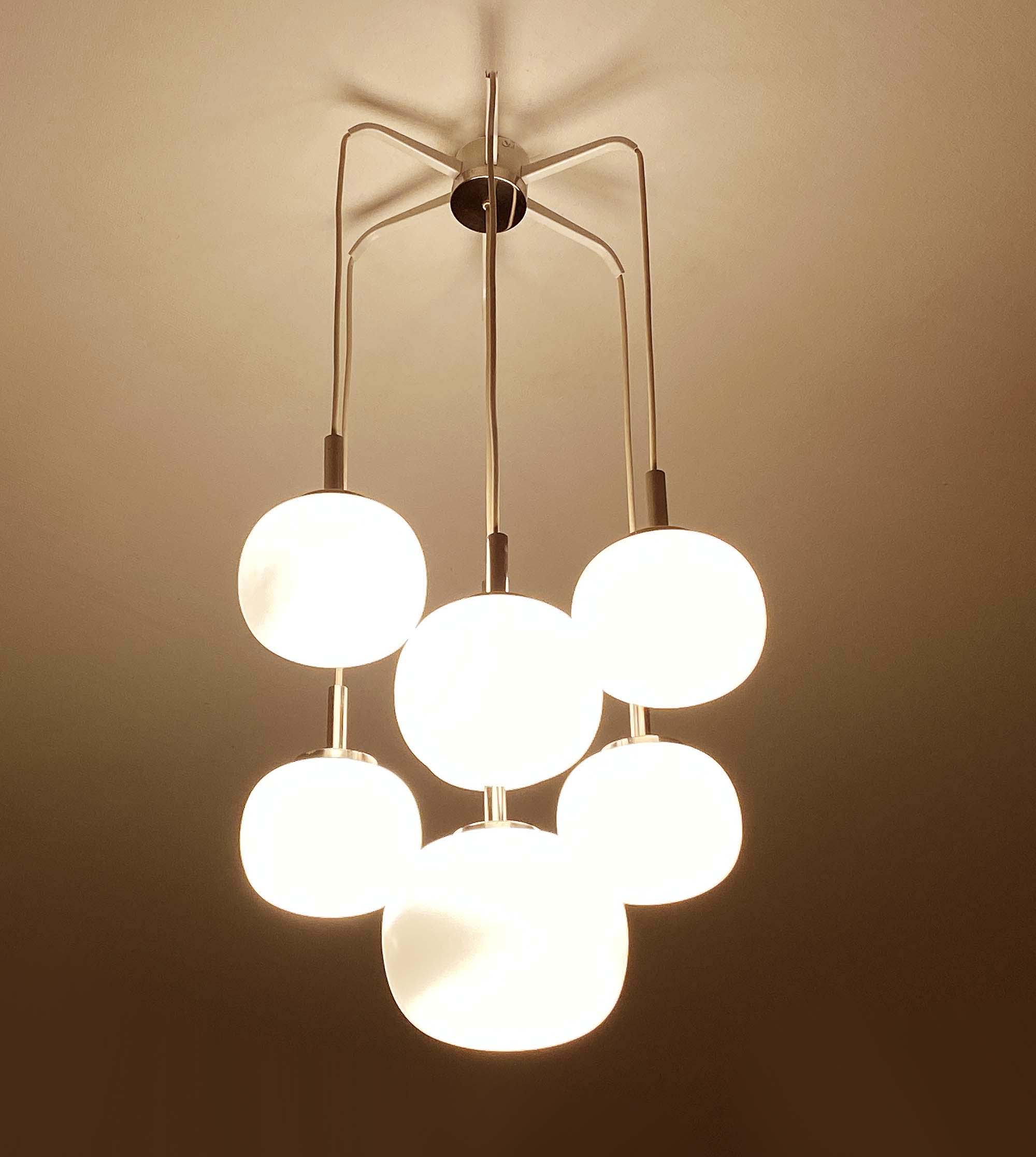 Grand Lustre Cascade, Globes Opaline Chrome, Years 70