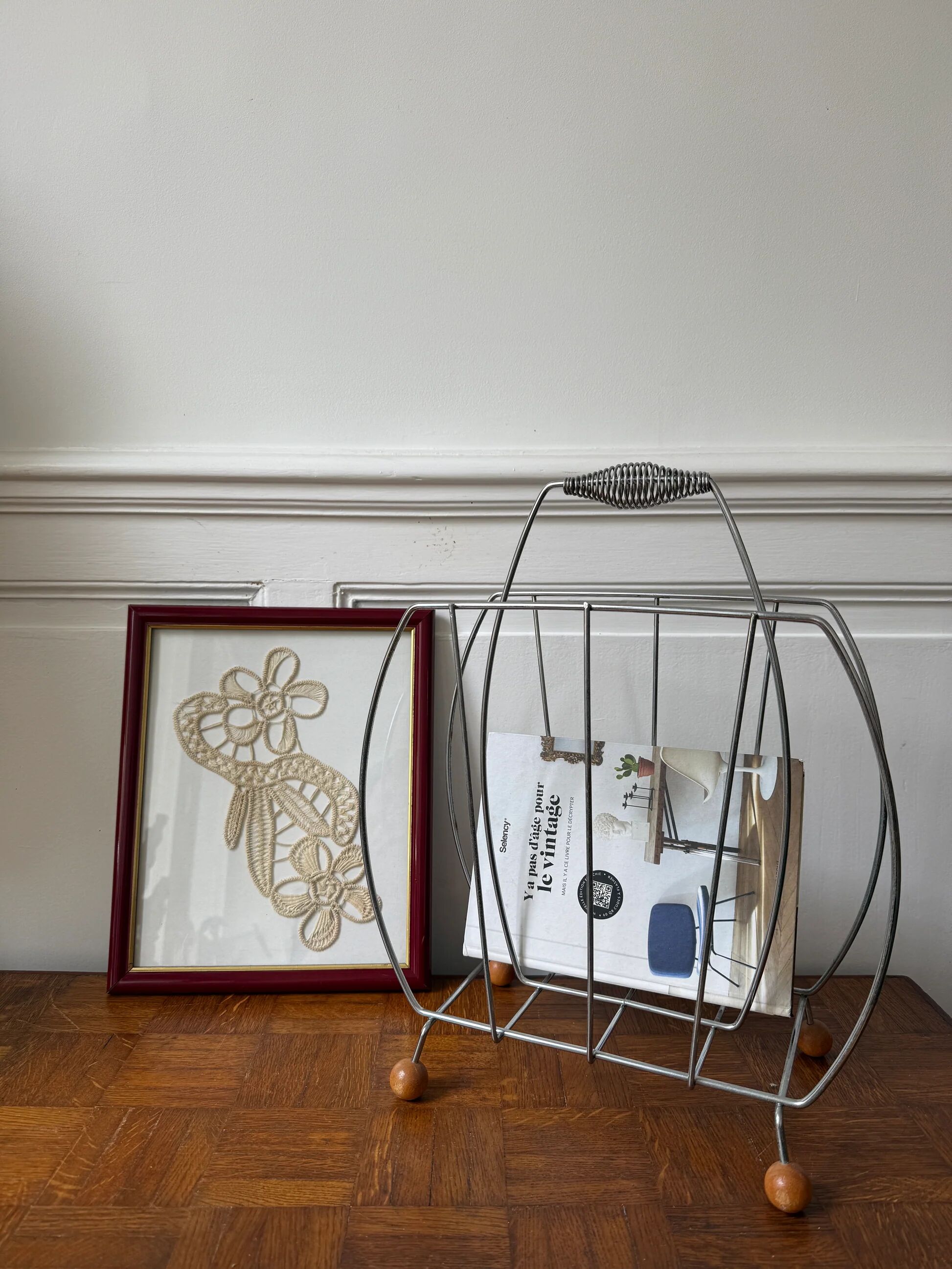 Vintage magazine rack – the retro charm of the 60s/70s