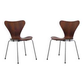 Pair of 'Series 7' chairs in rosewood by Arne Jacobsen for Fritz Hansen, 1955