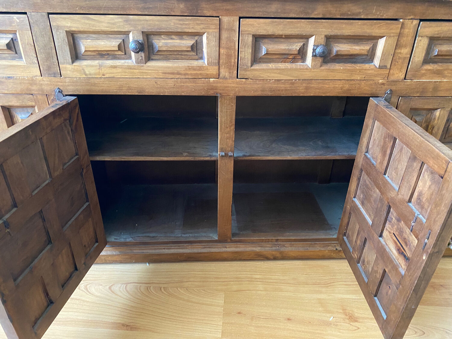 Buffet vintage en bois avec détails en métal, 1950