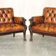 Ensemble Chesterfield cuir avec lion sculpté à la main restauré