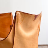 Paire de fauteuils Cab 413 par Mario Bellini en cuir beige patiné, Cassina