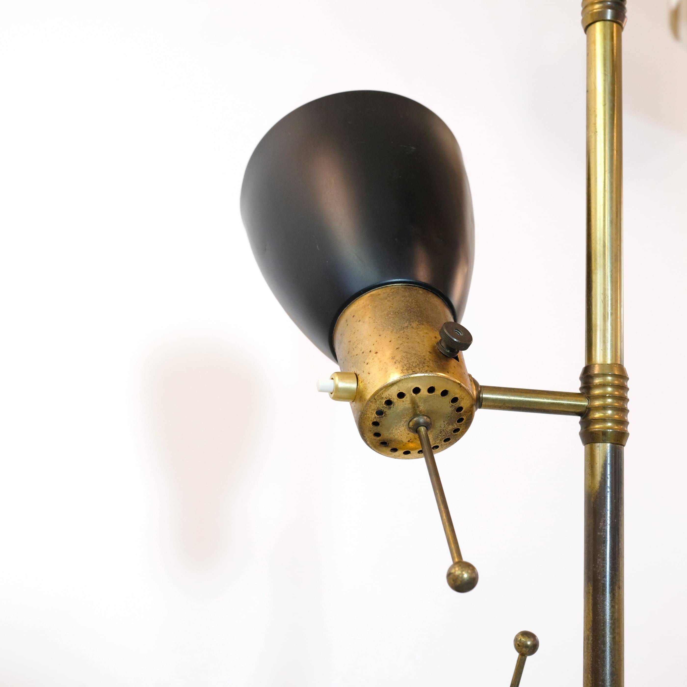 Large 3-light floor lamp in metal, brass and solid wood, 197cm.