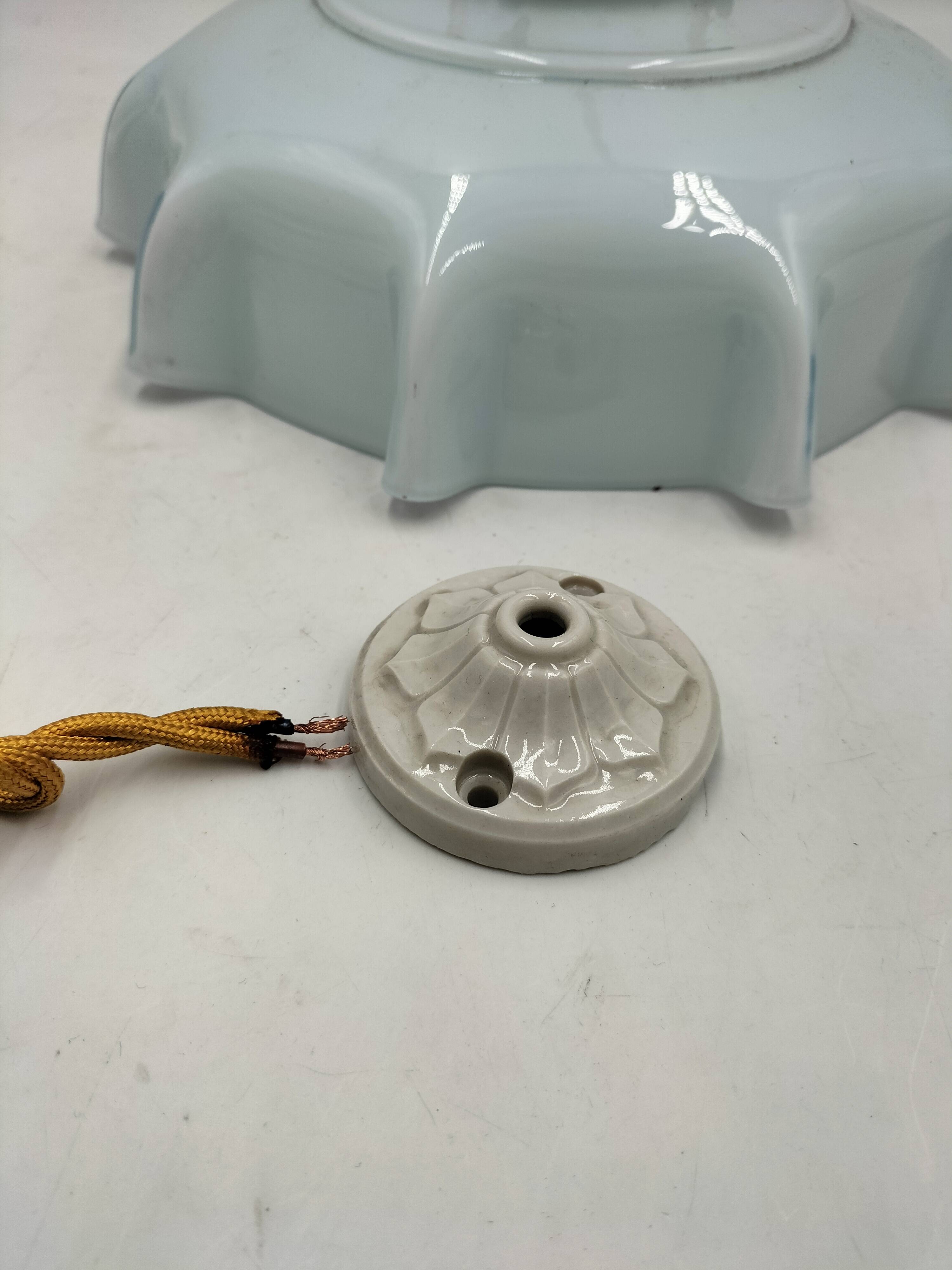 Blue opaline suspension