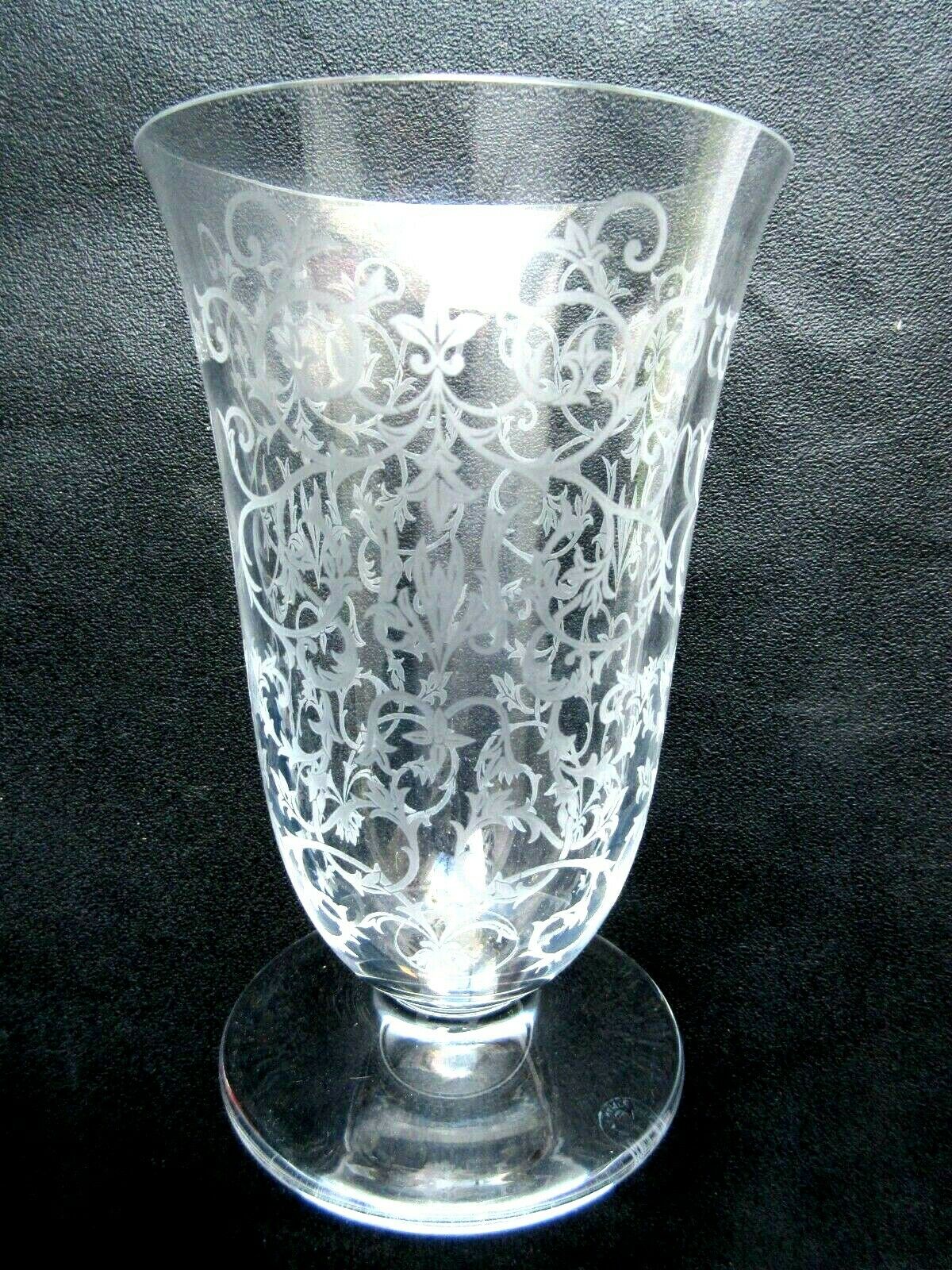 Art-Deco vase in Baccarat crystal, Michelangélo model, engraved with arabesques and signed