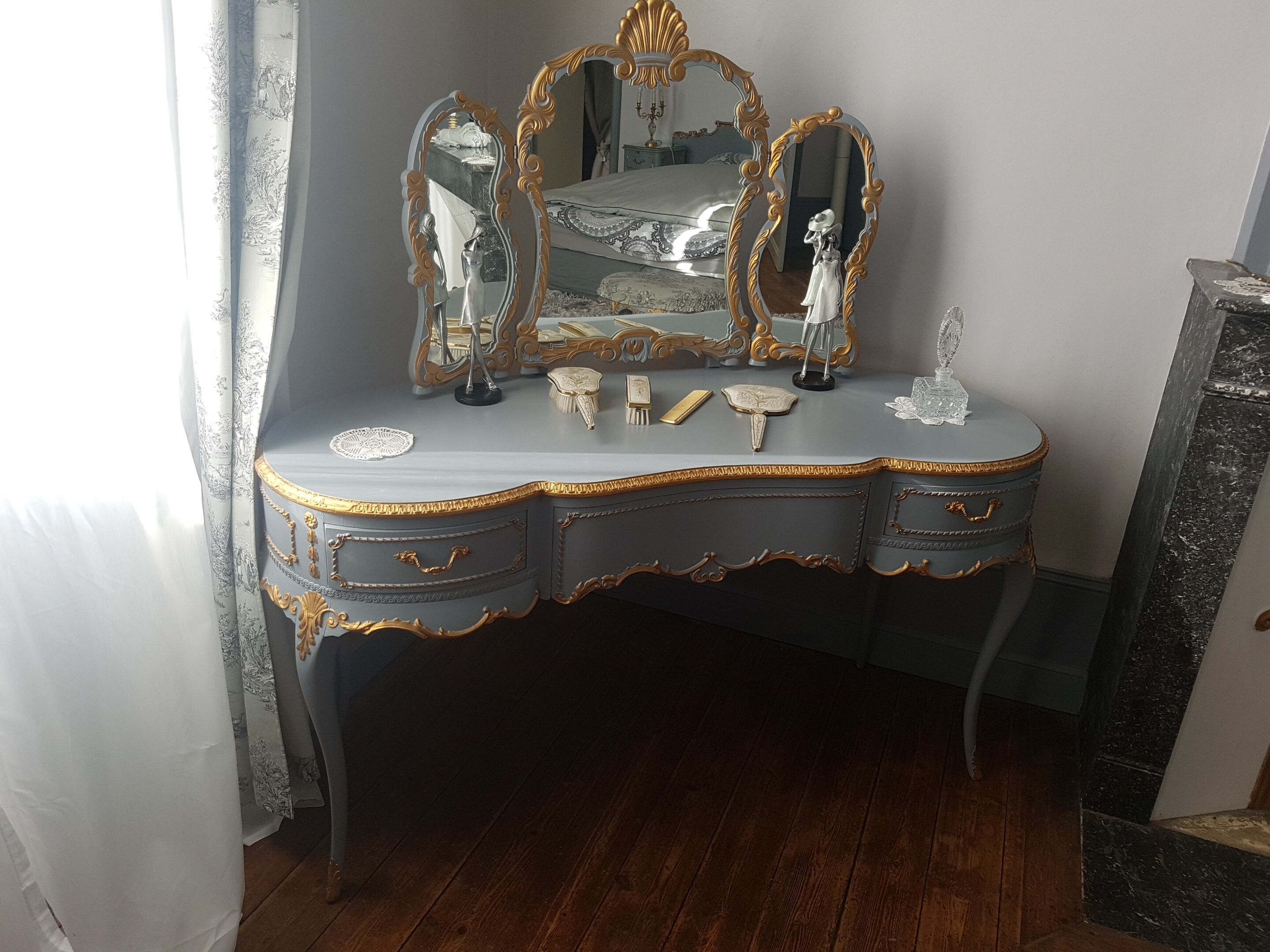 Coiffeuse style Louis XV