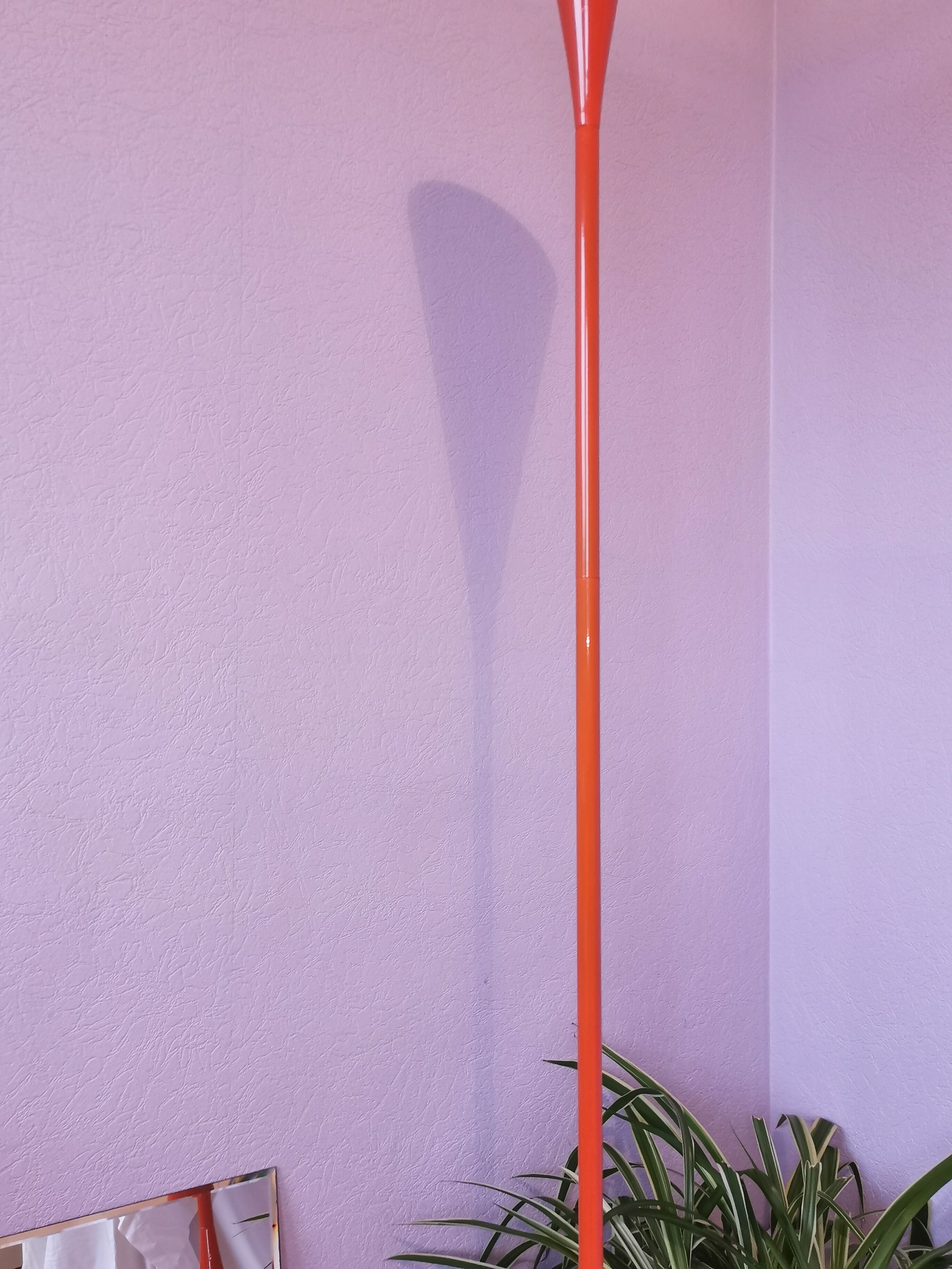 Lampadaire orange sablier postmoderne 1980