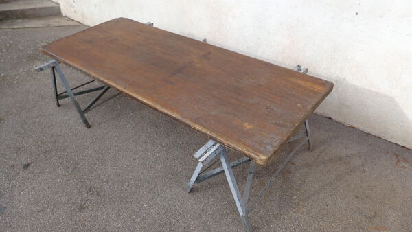 Table basse sur tréteaux