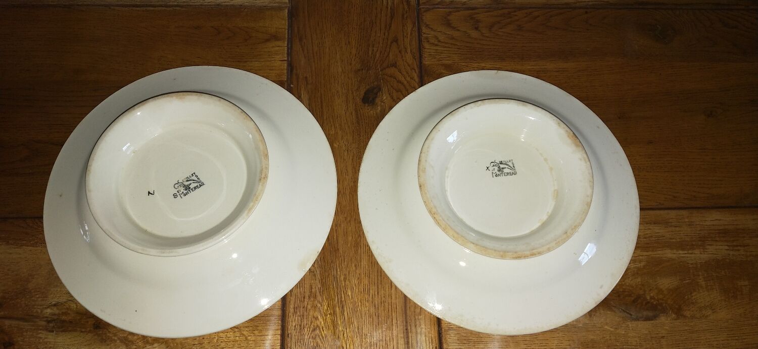 Set of two small presentation dishes on feet Oeillet Creil et Montereau