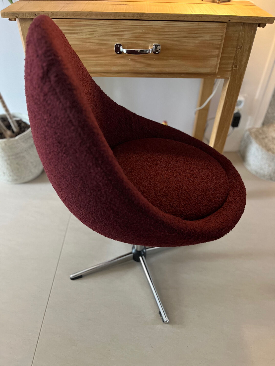 Fauteuil œuf vintage prune