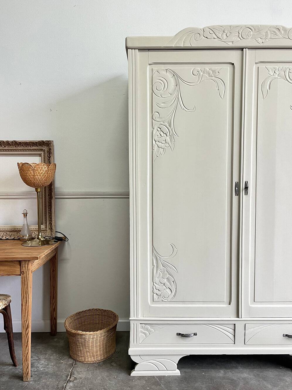 Armoire art déco grège