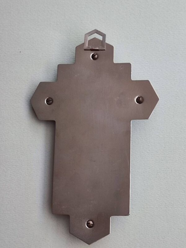 Crucifix en métal et émail