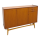 Teak kast met schuine poten en lades uit Zweden