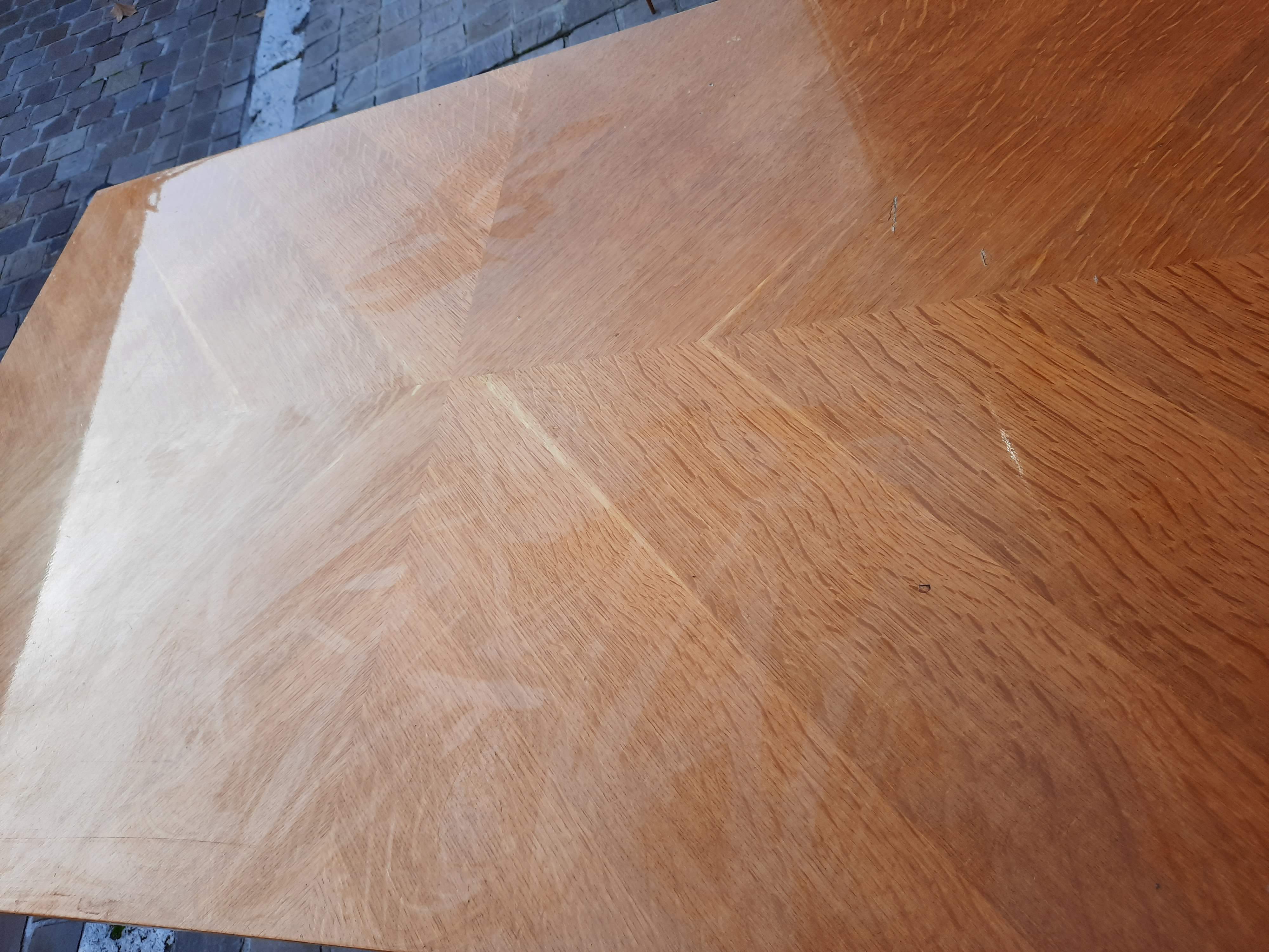 Vintage table foot compass