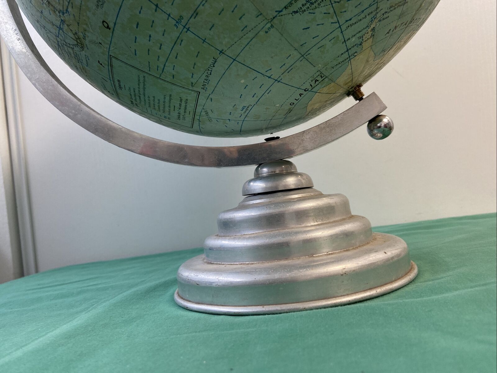 Globe G Thomas in aluminum world map 1950