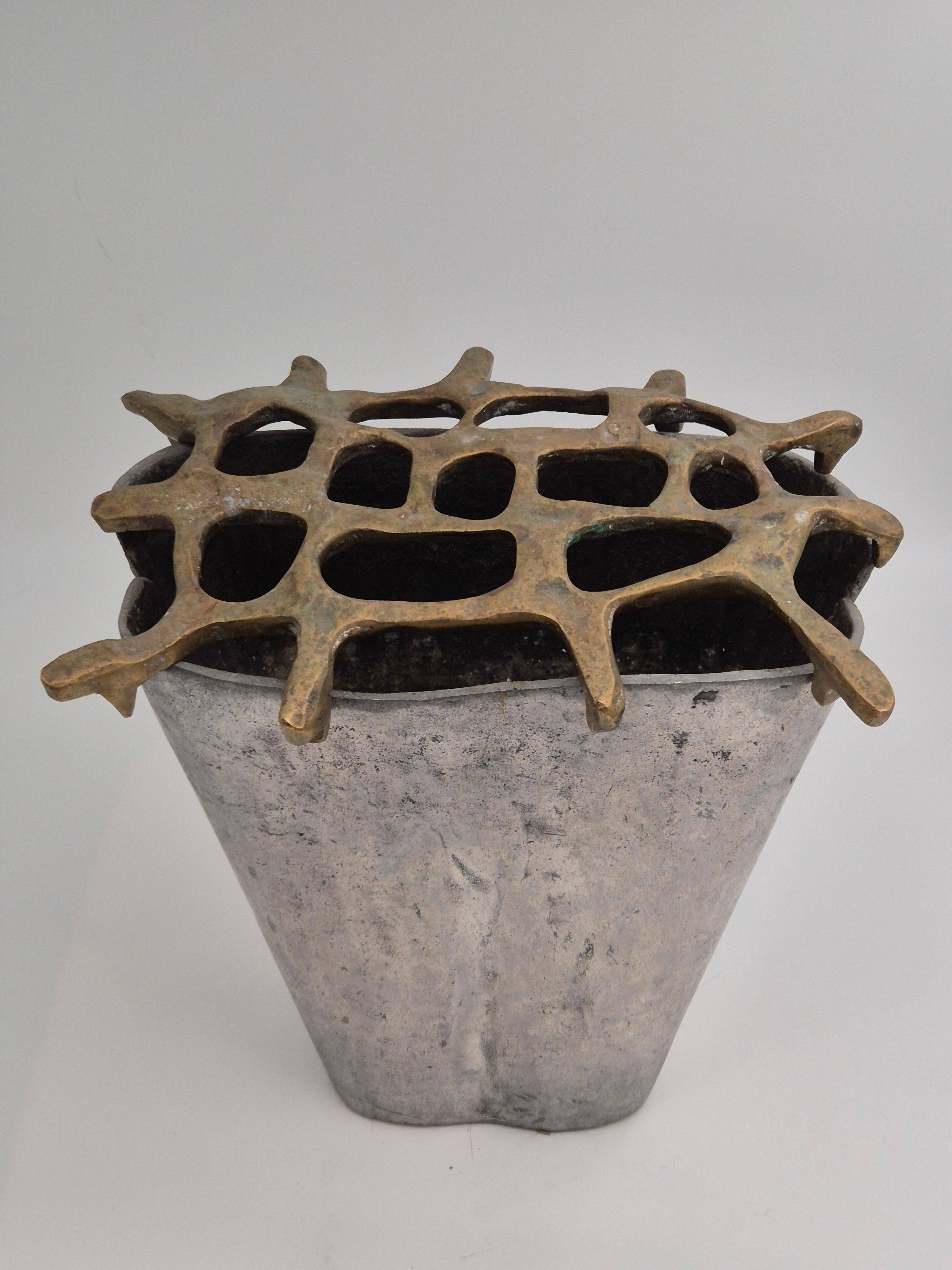 David Marshall, large urn / decorative vase, brutalist style, late 20th century.