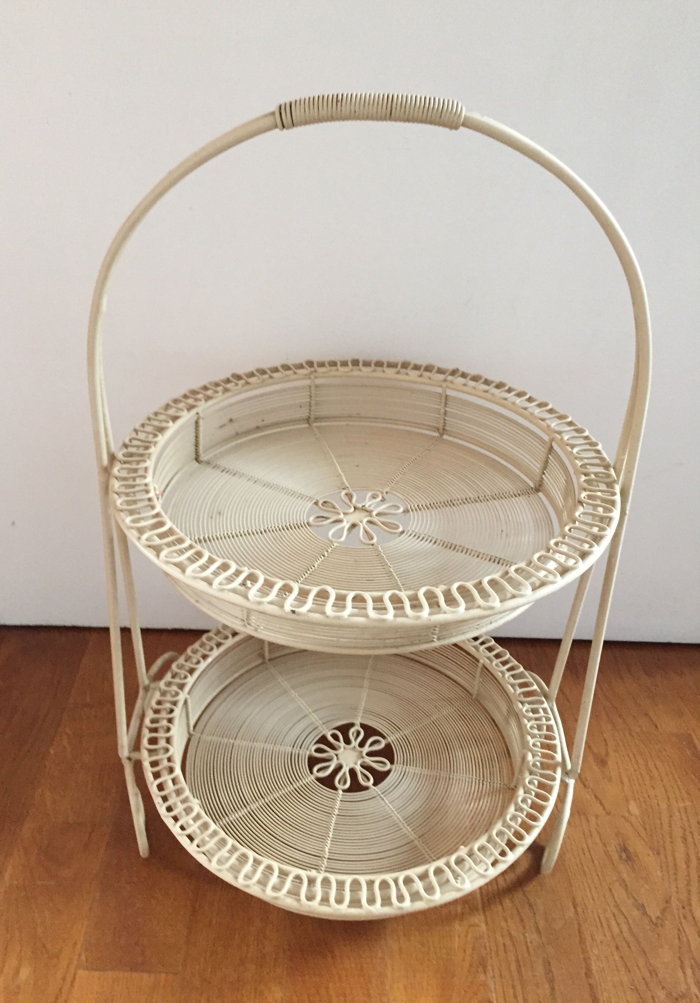 Corbeille à deux plateaux amovibles