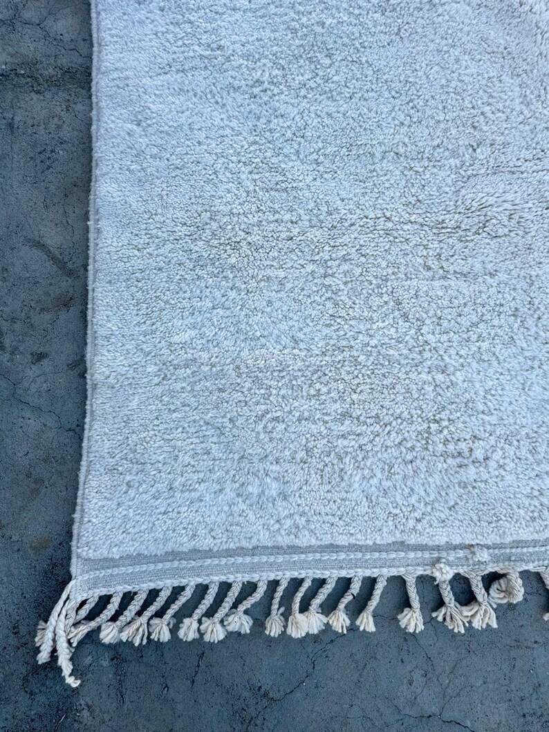 Simple white handmade rug 250cm x 150cm