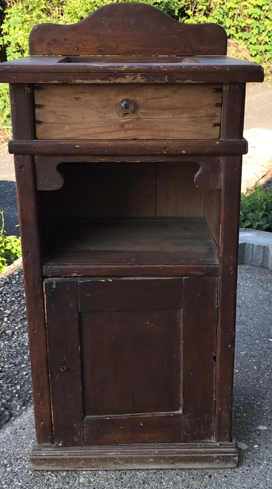 Table de nuit en pin, vers les années 1900