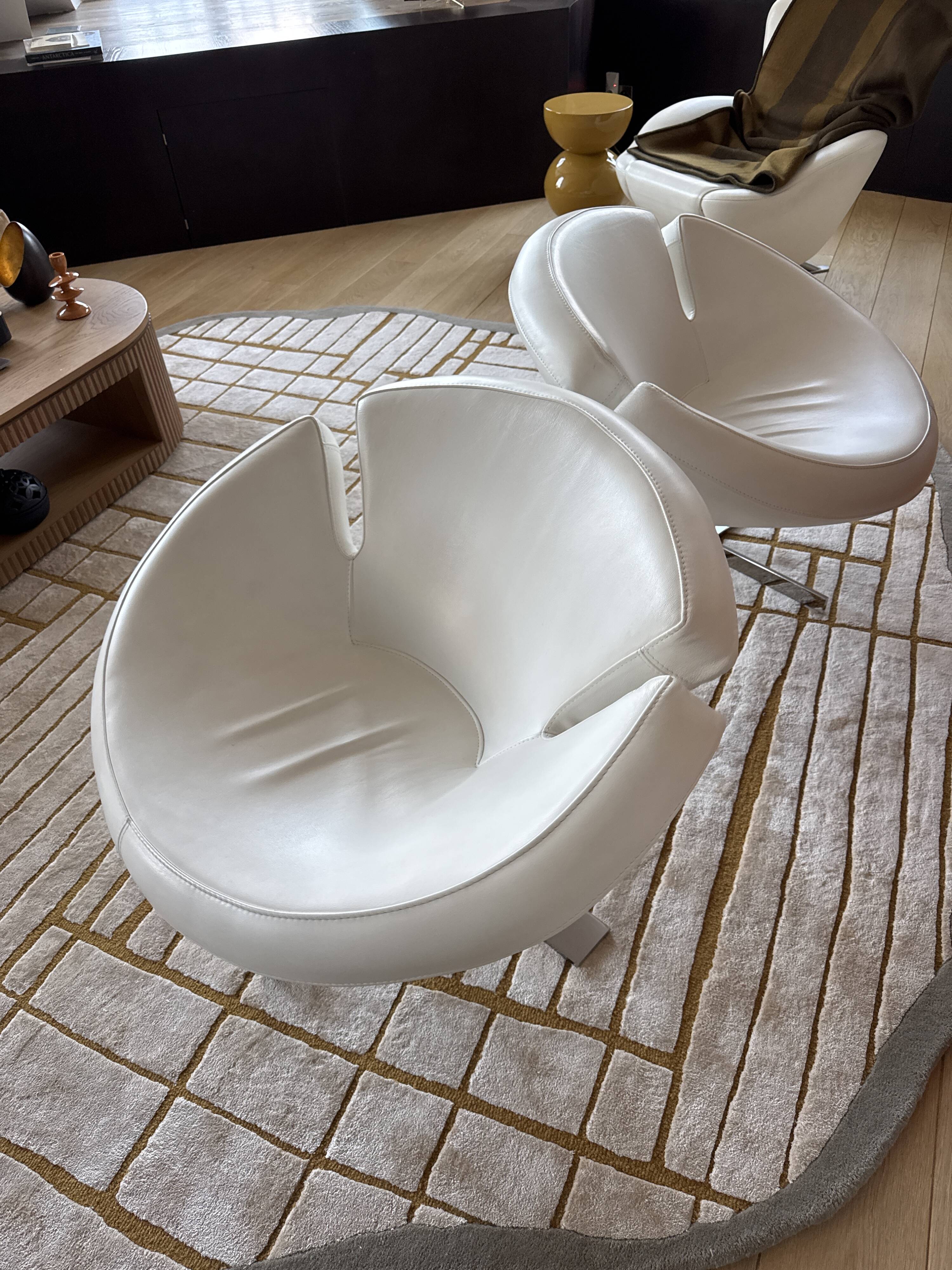 Vintage Signet swivel armchair White Leather