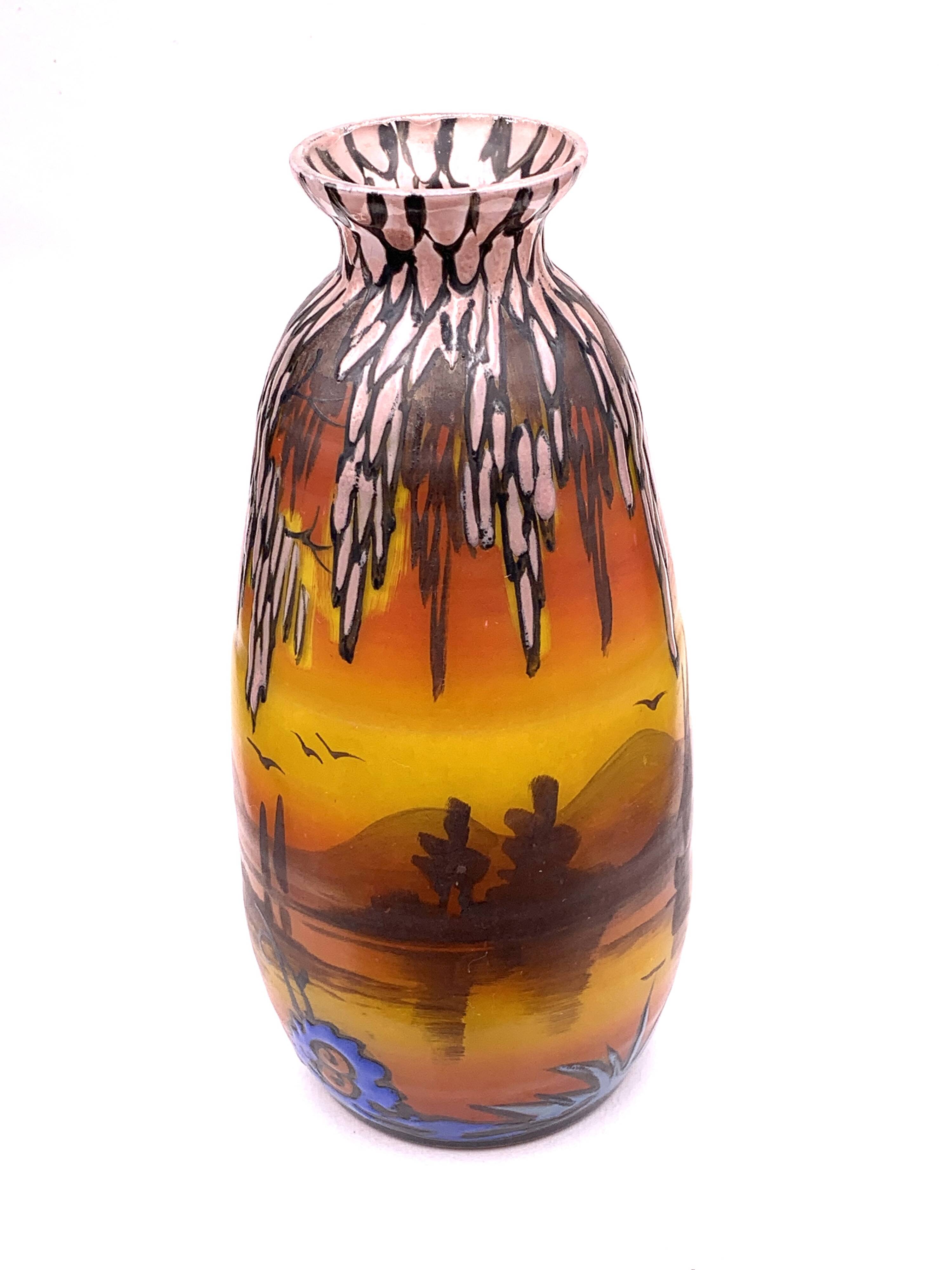 Vase Art Déco en verre peint et émaillé, signé Clio, circa 1920