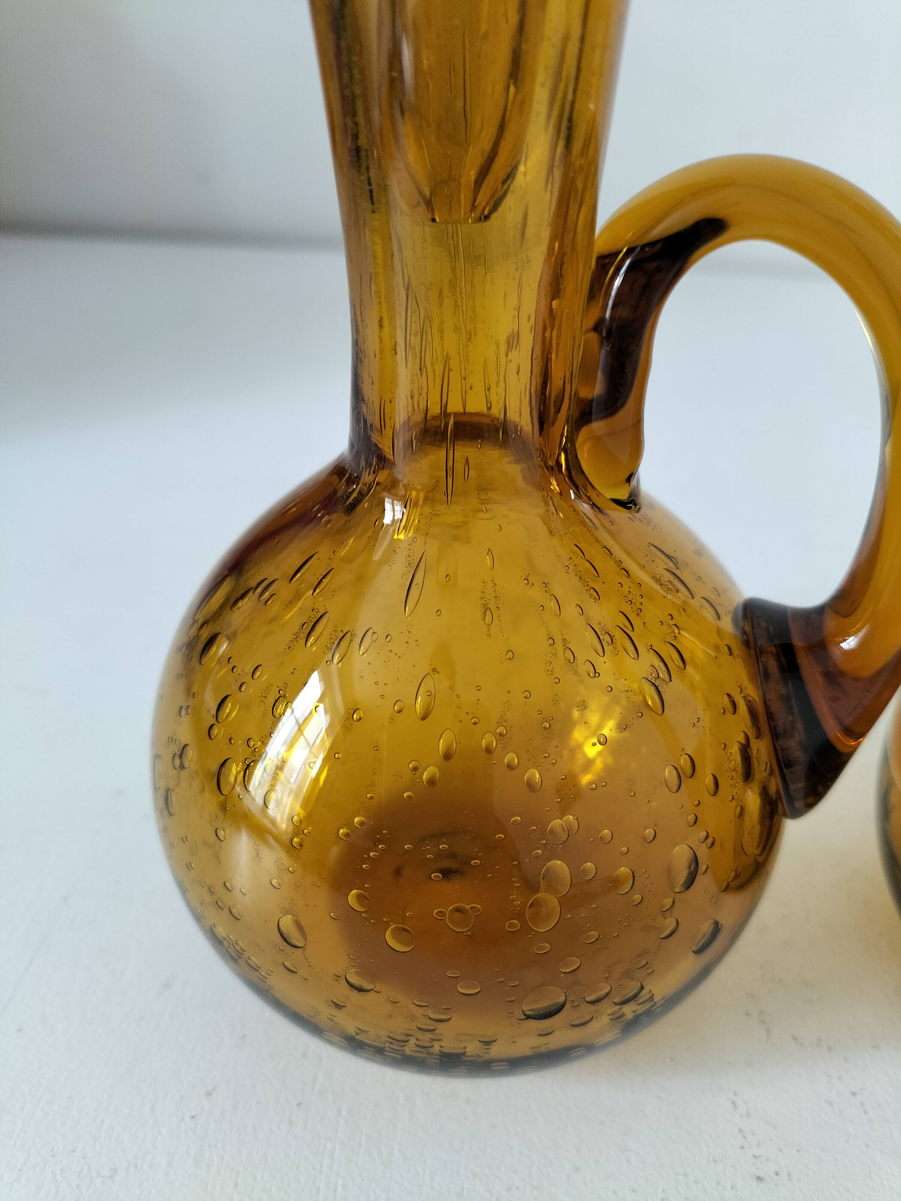 Duo of blown glass carafes – Biot signed – Bubbled amber glass