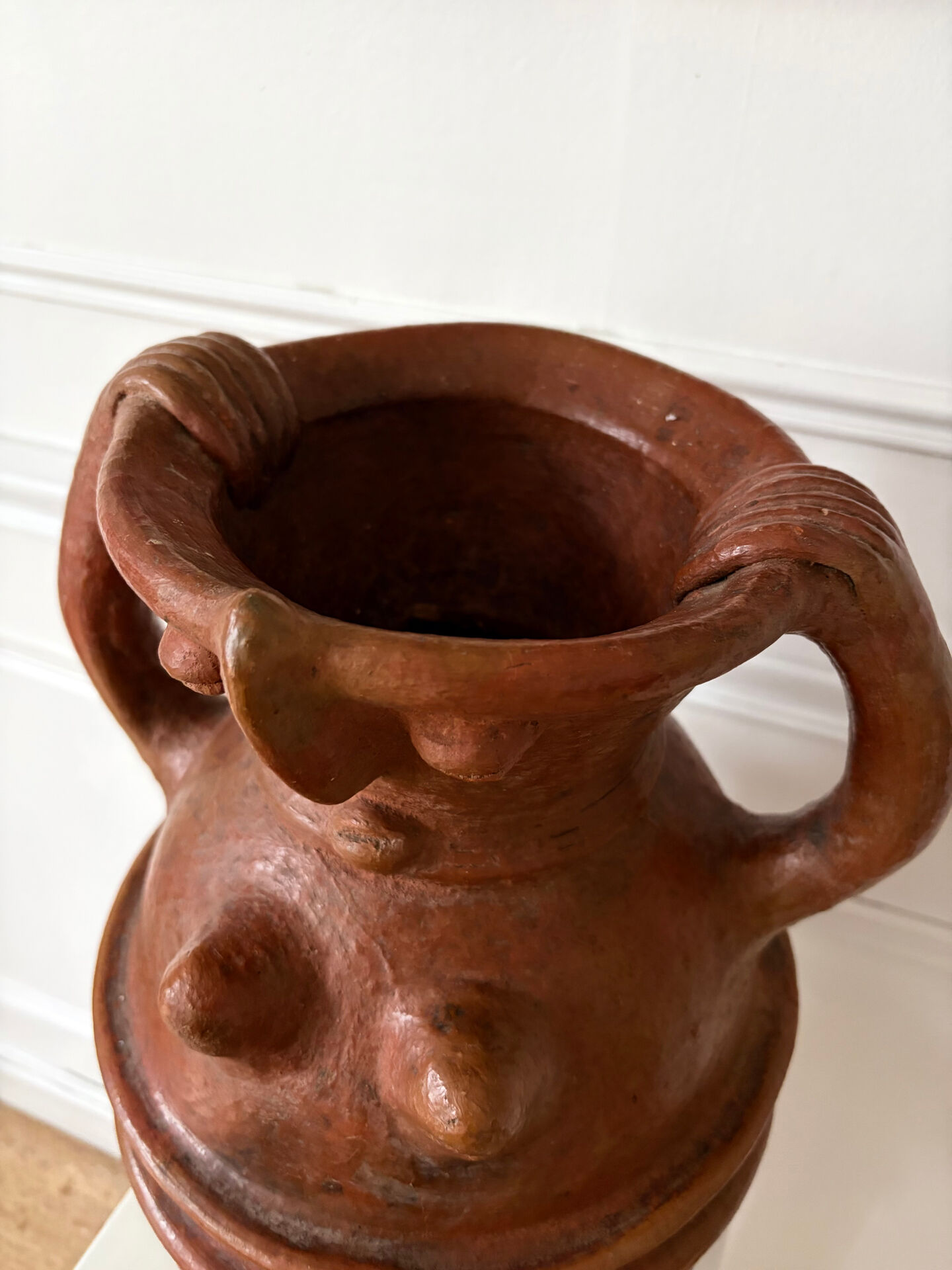 Vase anthropomorphe en terre cuite Art populaire