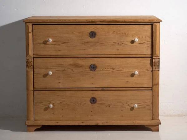 Antique Provençal-style chest of drawers (c. 1920)