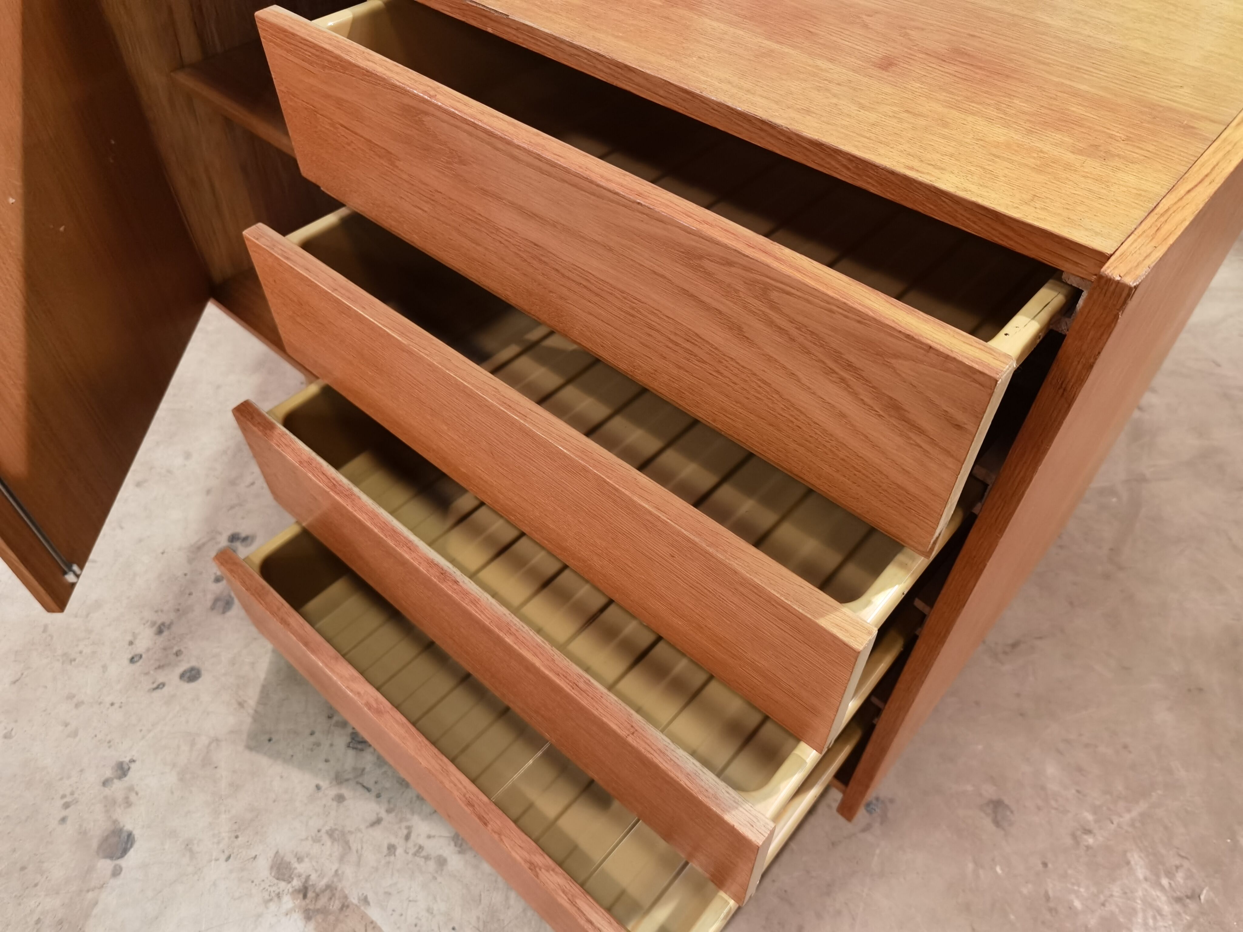 Buffet, U 458 by Jiri Jiroutek