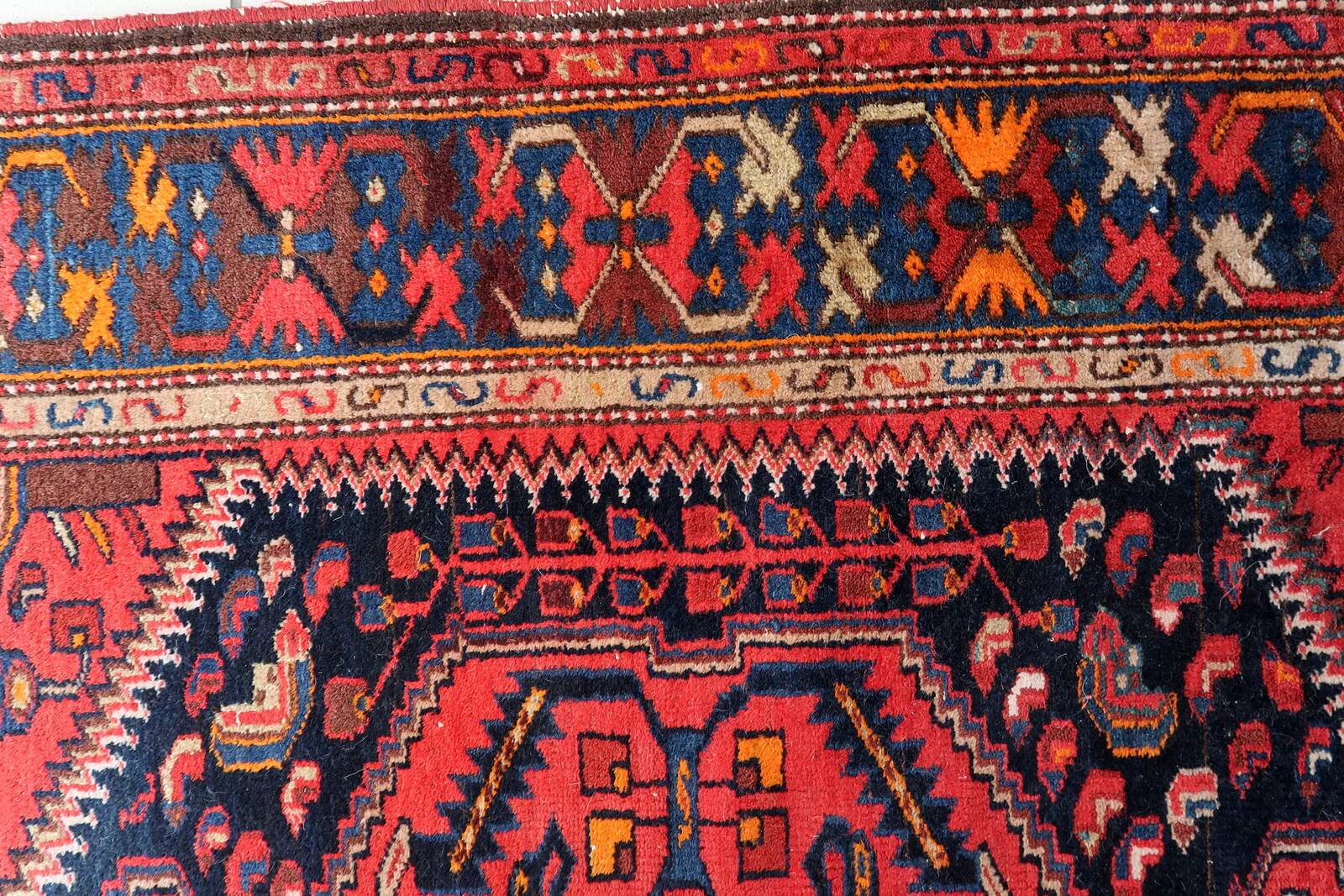 Handmade vintage Persian Hamadan rug 137cm x 194cm, 1960s