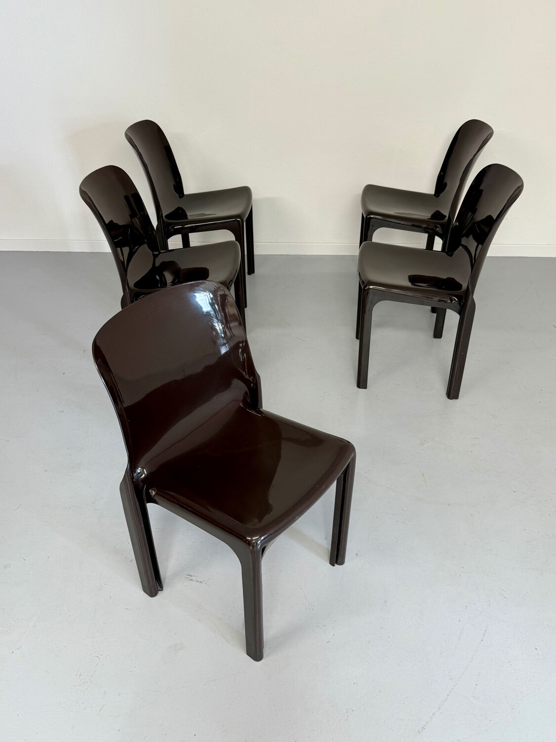 Set of 5 Selene plastic chairs designed by Vico Magistretti Artemide